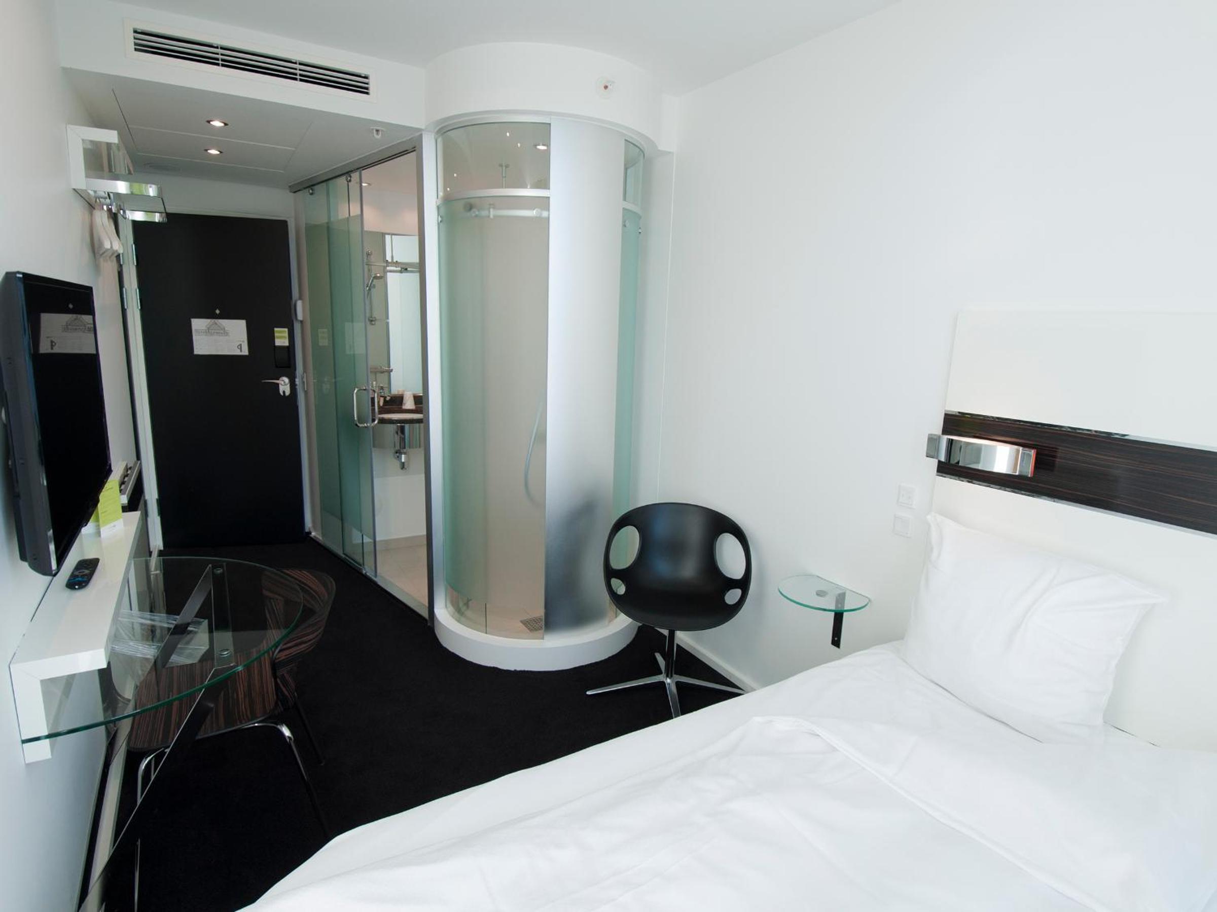 Heaven Double Room thumbnail 6