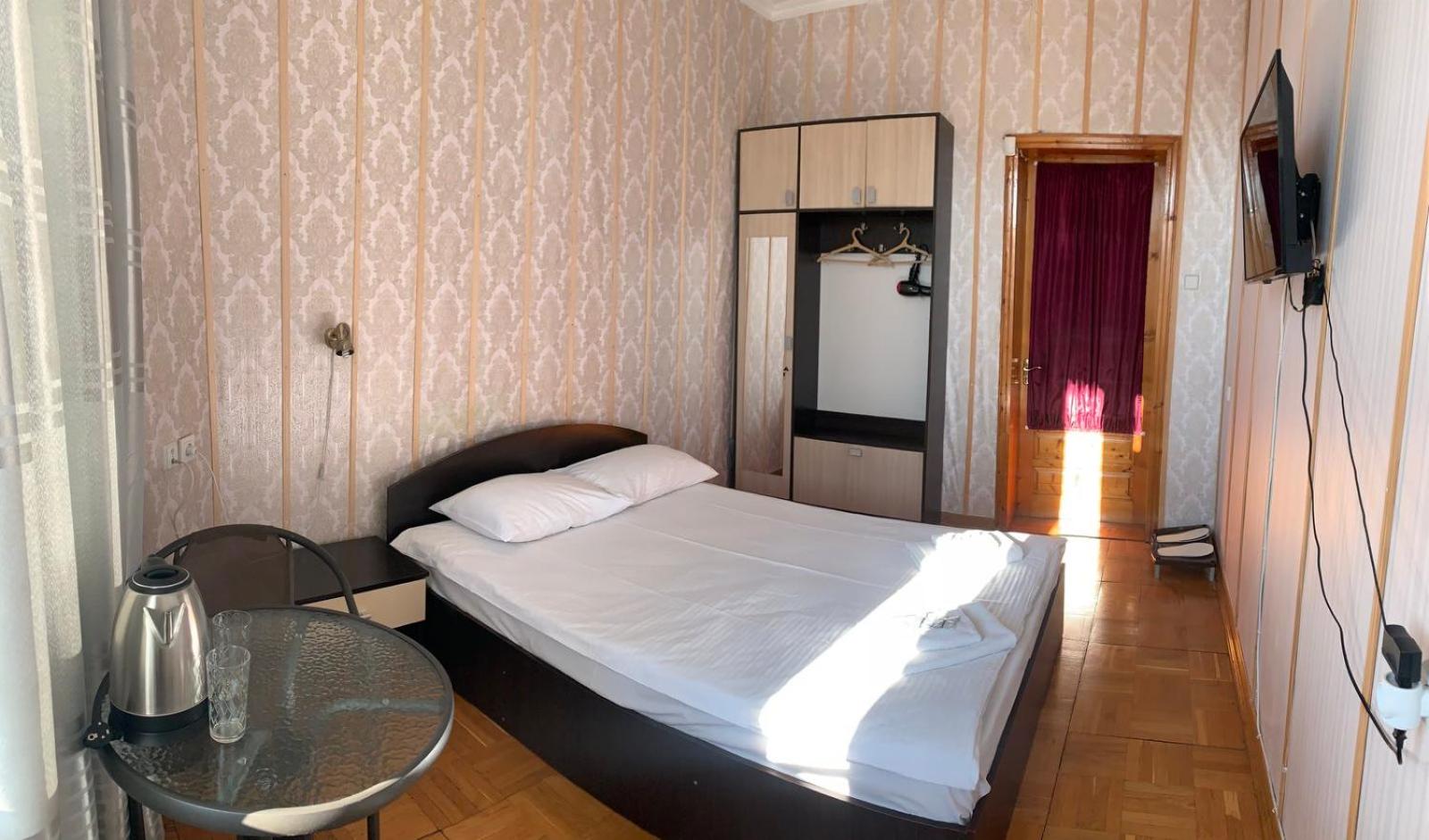 Double Room with Shared Bathroom photo 1