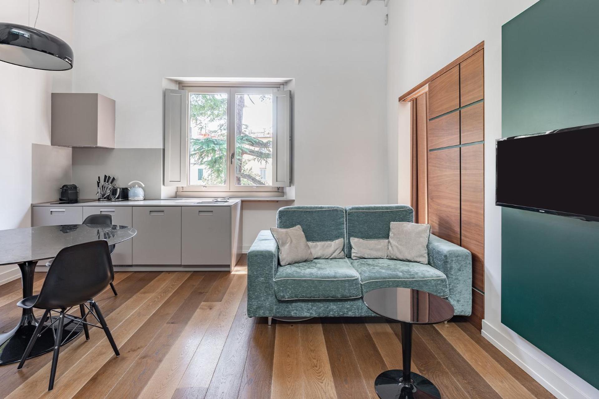 Large 2 Bedroom Apartment - Duplex photo 3