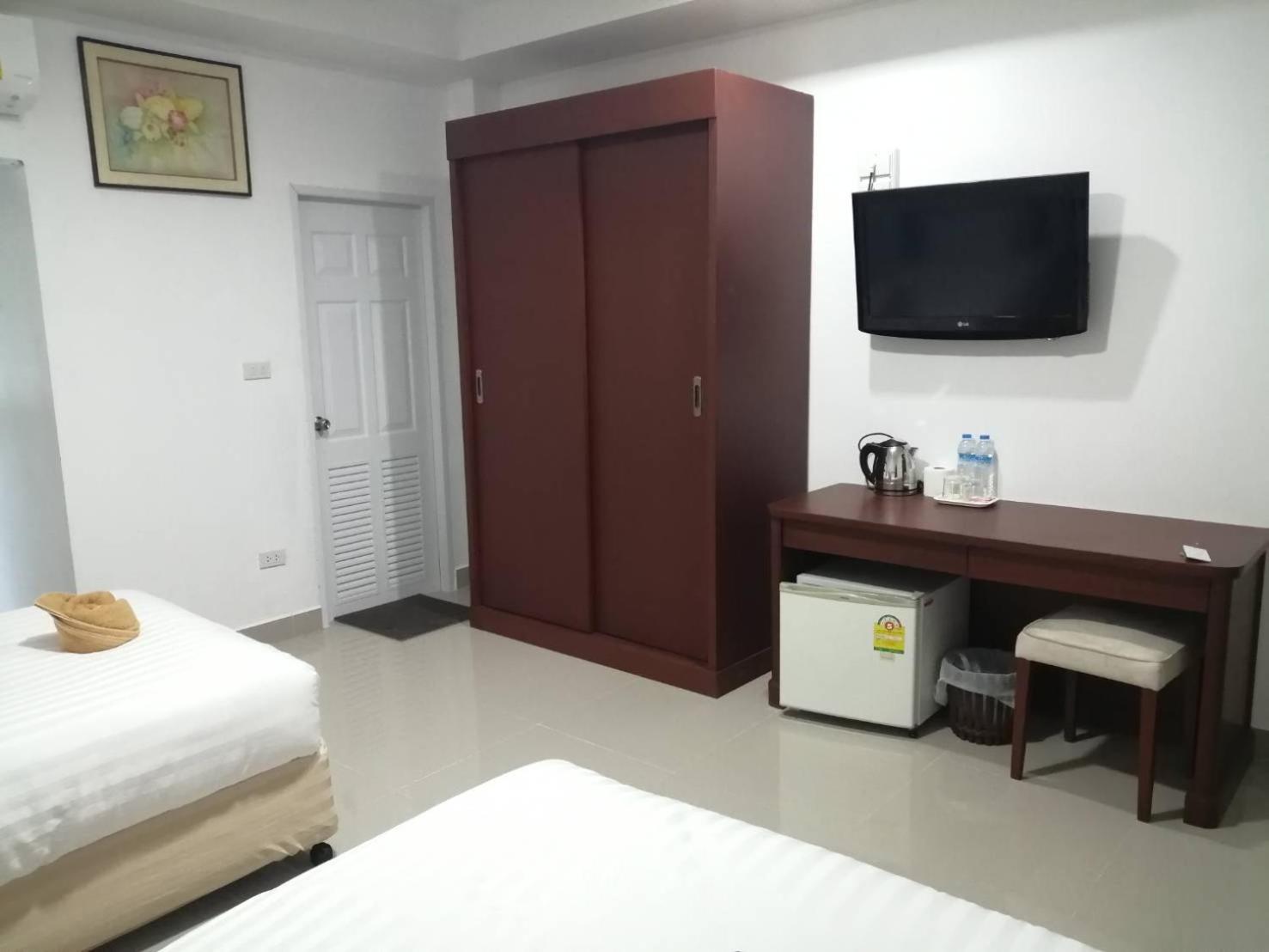 One-Bedroom Apartment - Photo 4