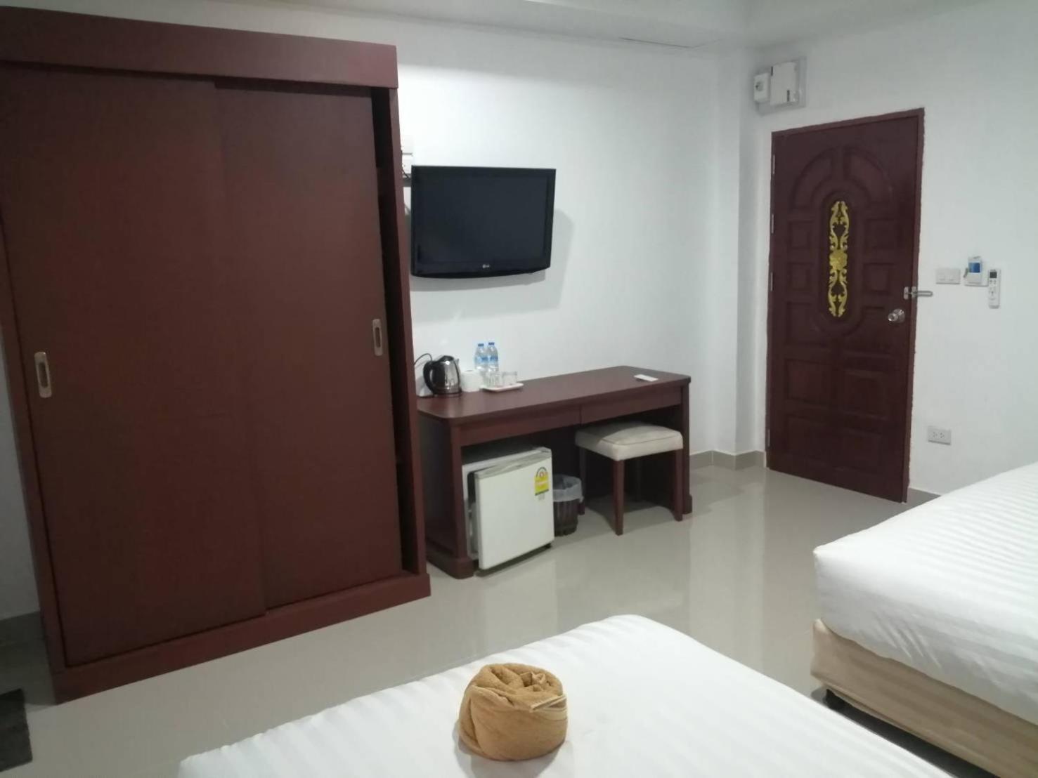 One-Bedroom Apartment - Photo 3