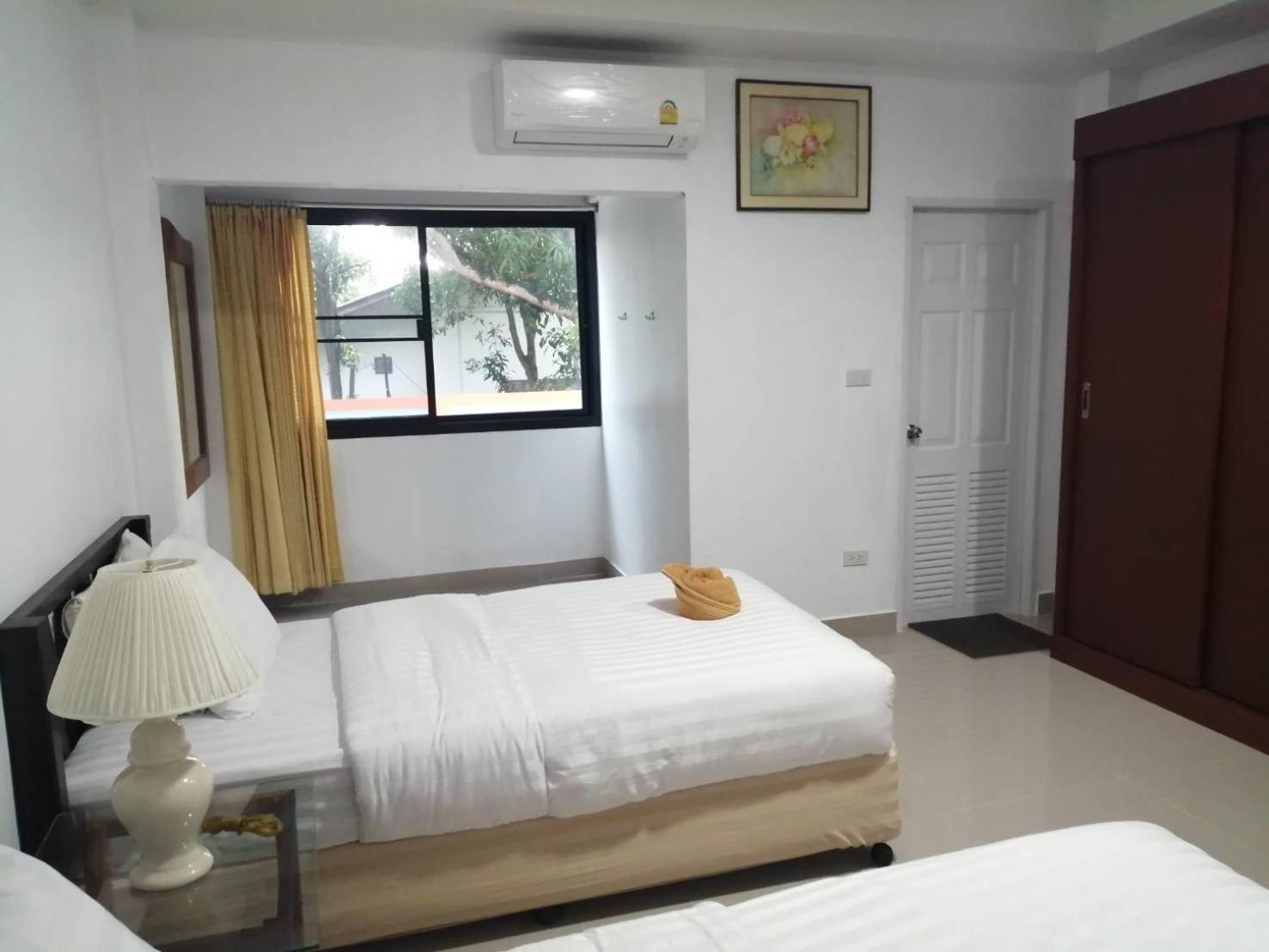 One-Bedroom Apartment - Photo 2