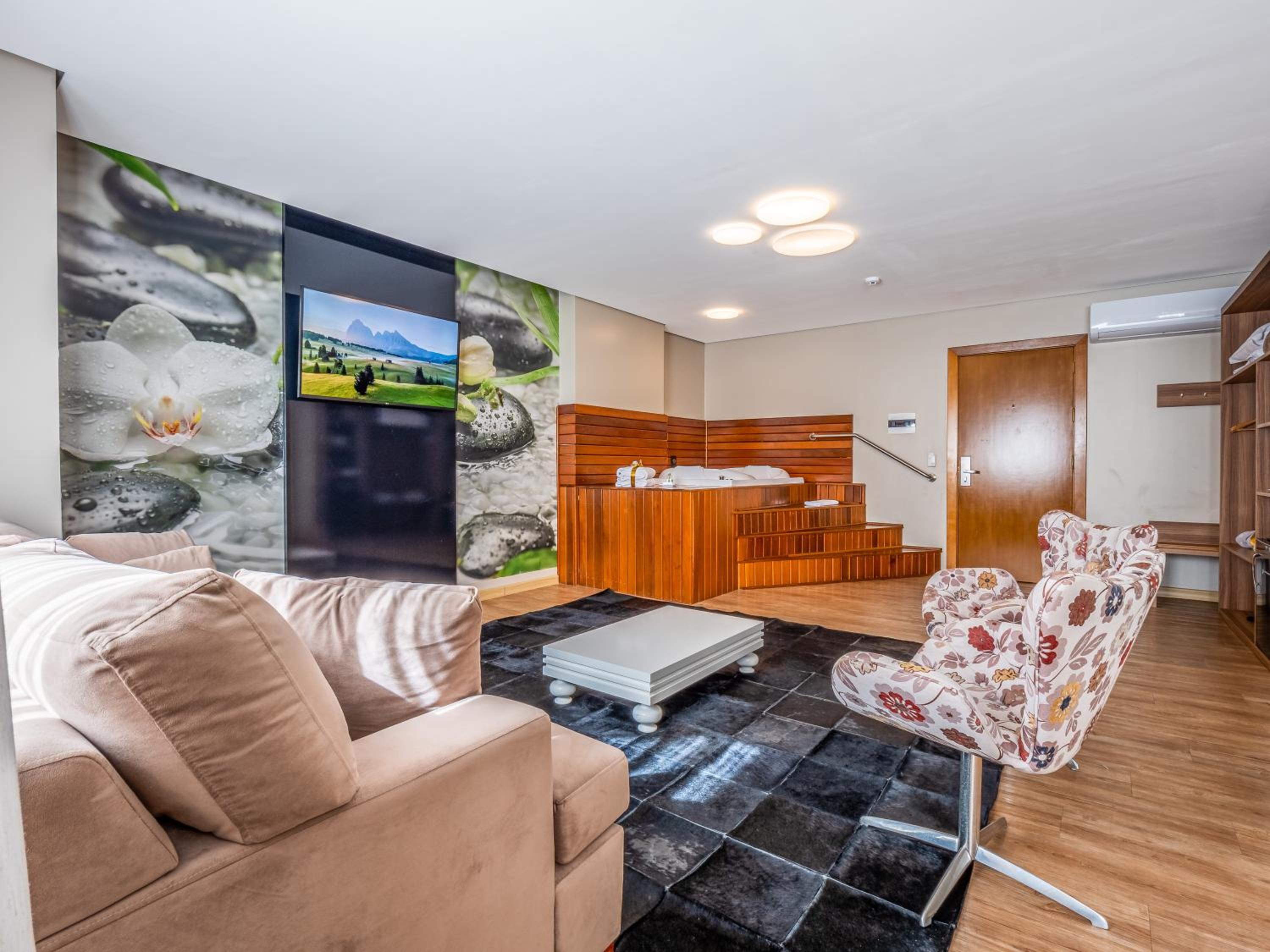 Luxury Suite, Jetted Tub