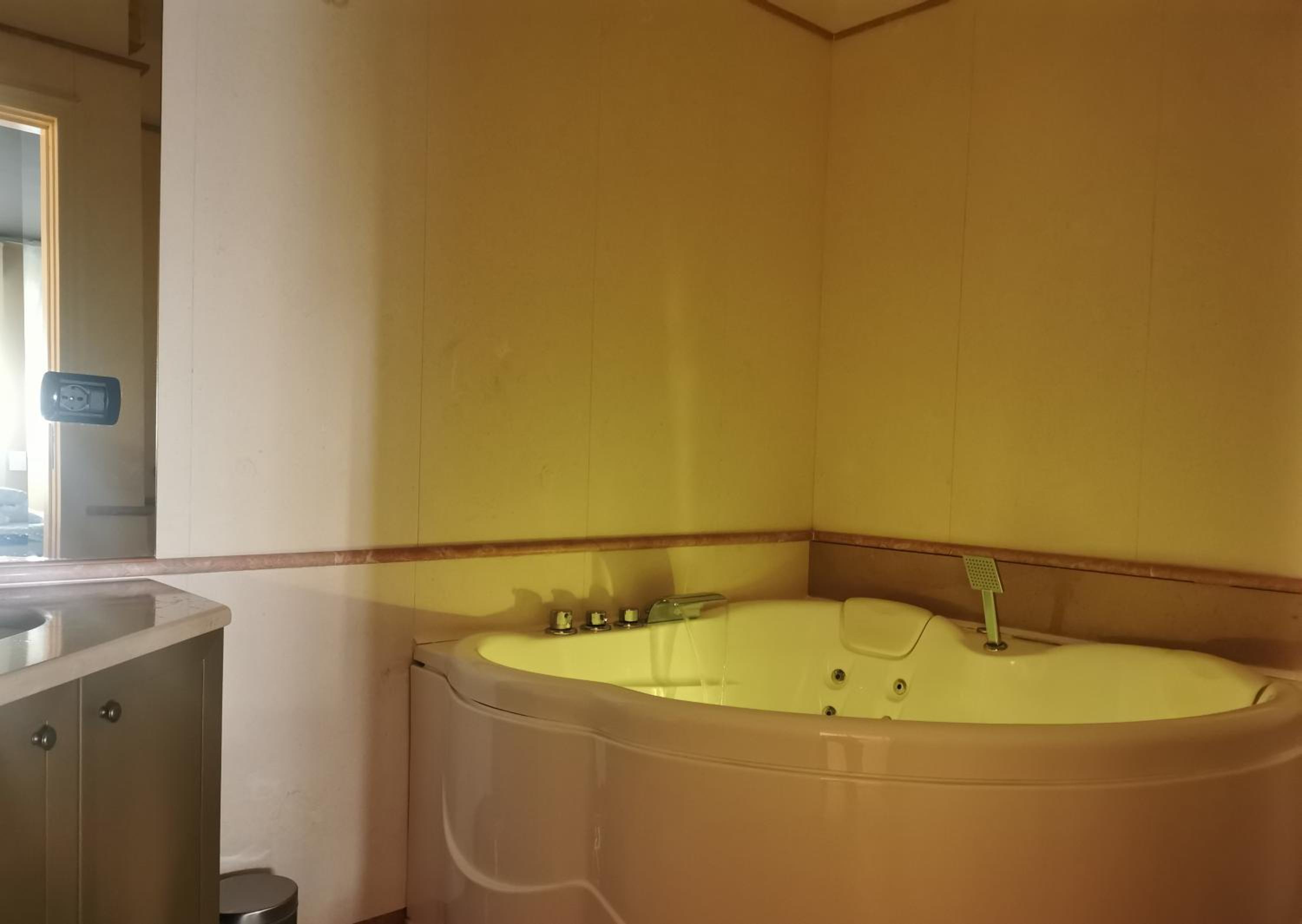 Deluxe Double Room with Spa Bath  photo 3