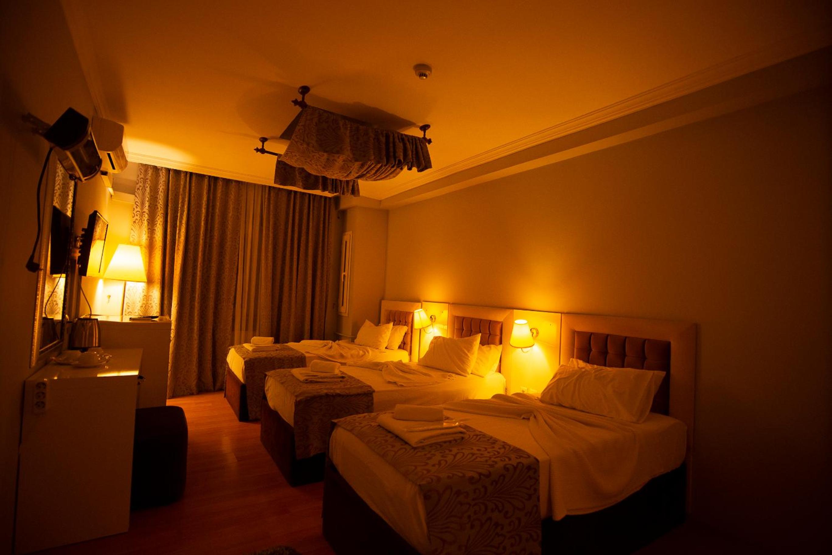 Quadruple Room with Bath photo 1