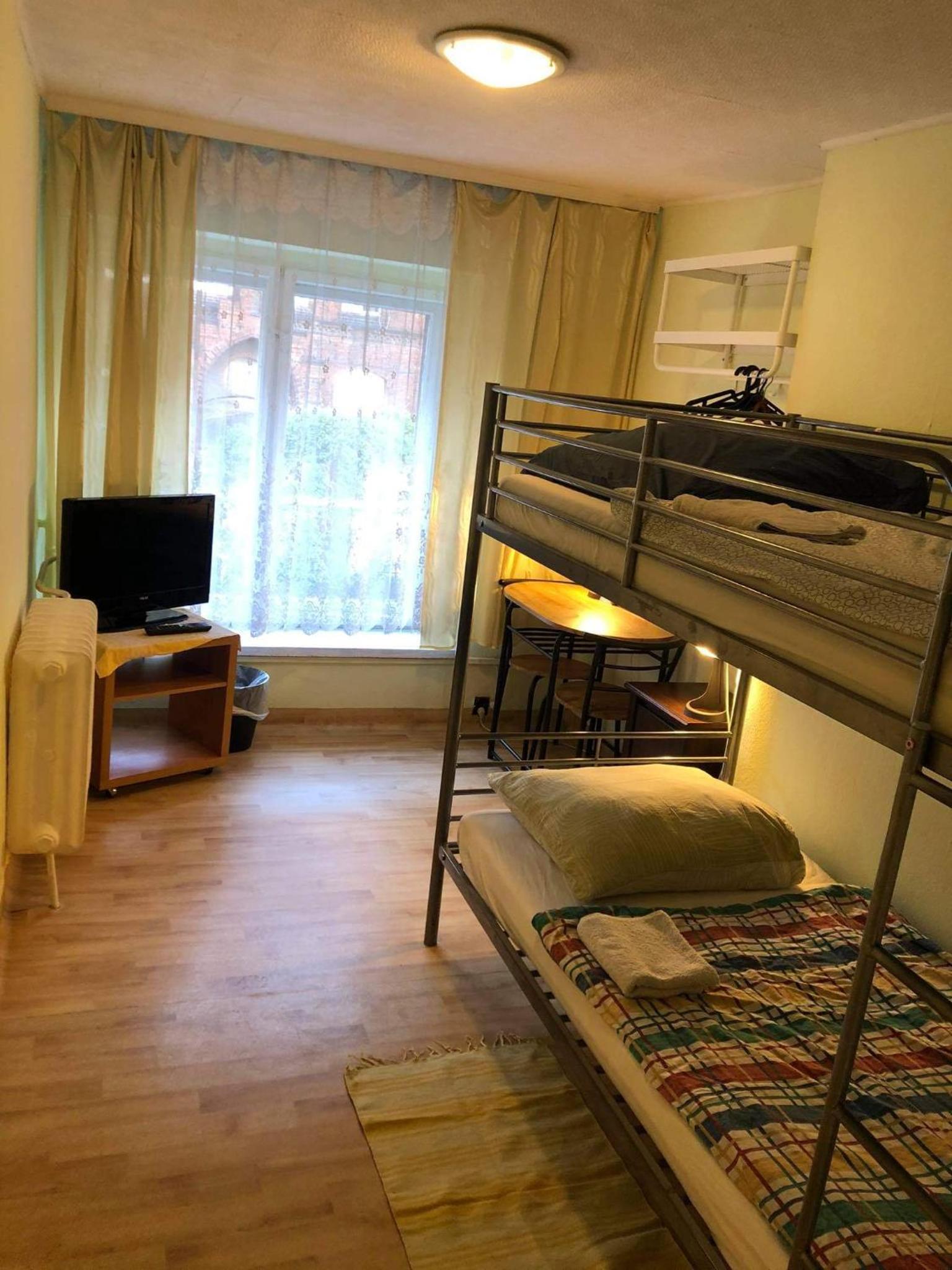 Double Room with Shower - Photo 2