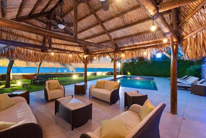 Villa photo 2