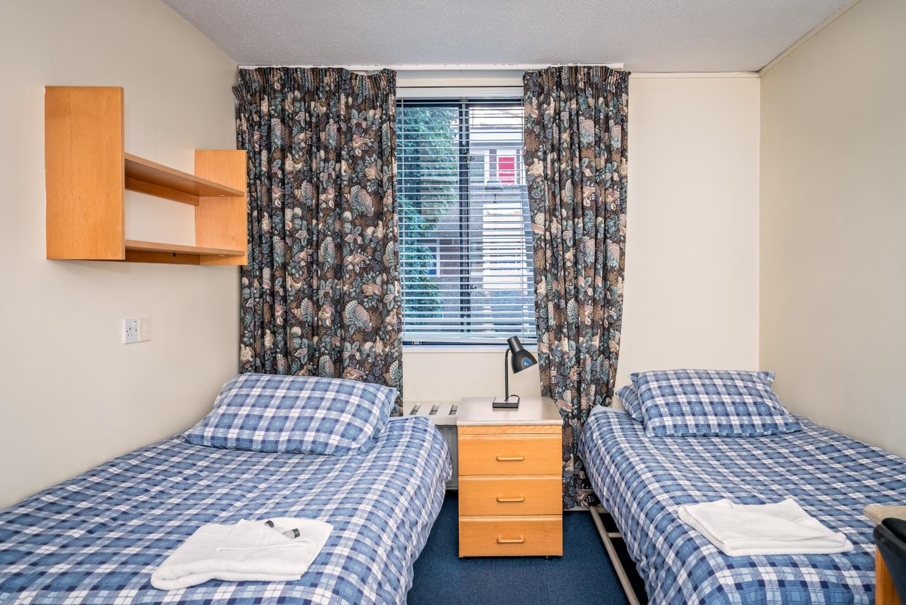 Basic Twin Room with Private Bathroom photo 3