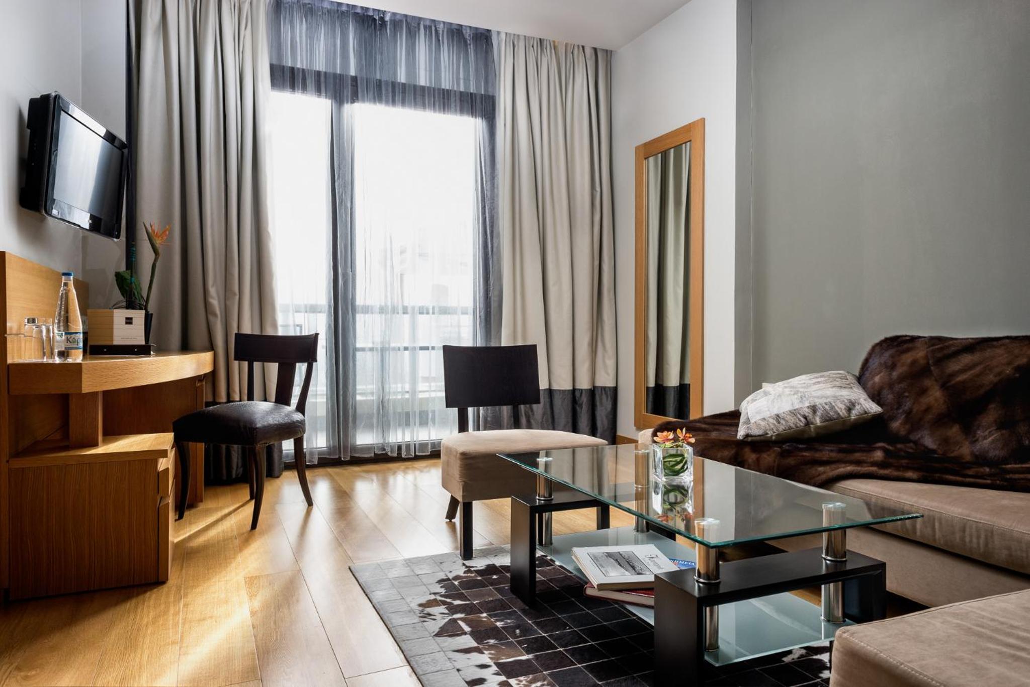 Suite with Lake View
