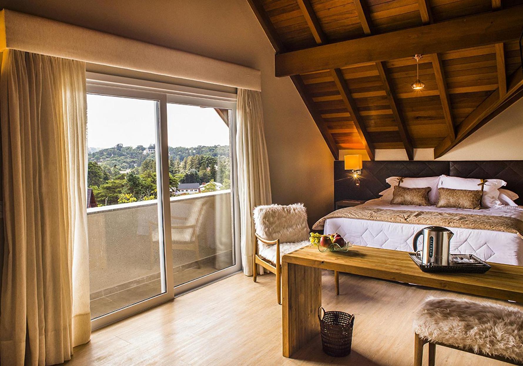 Luxury Suite with Balcony