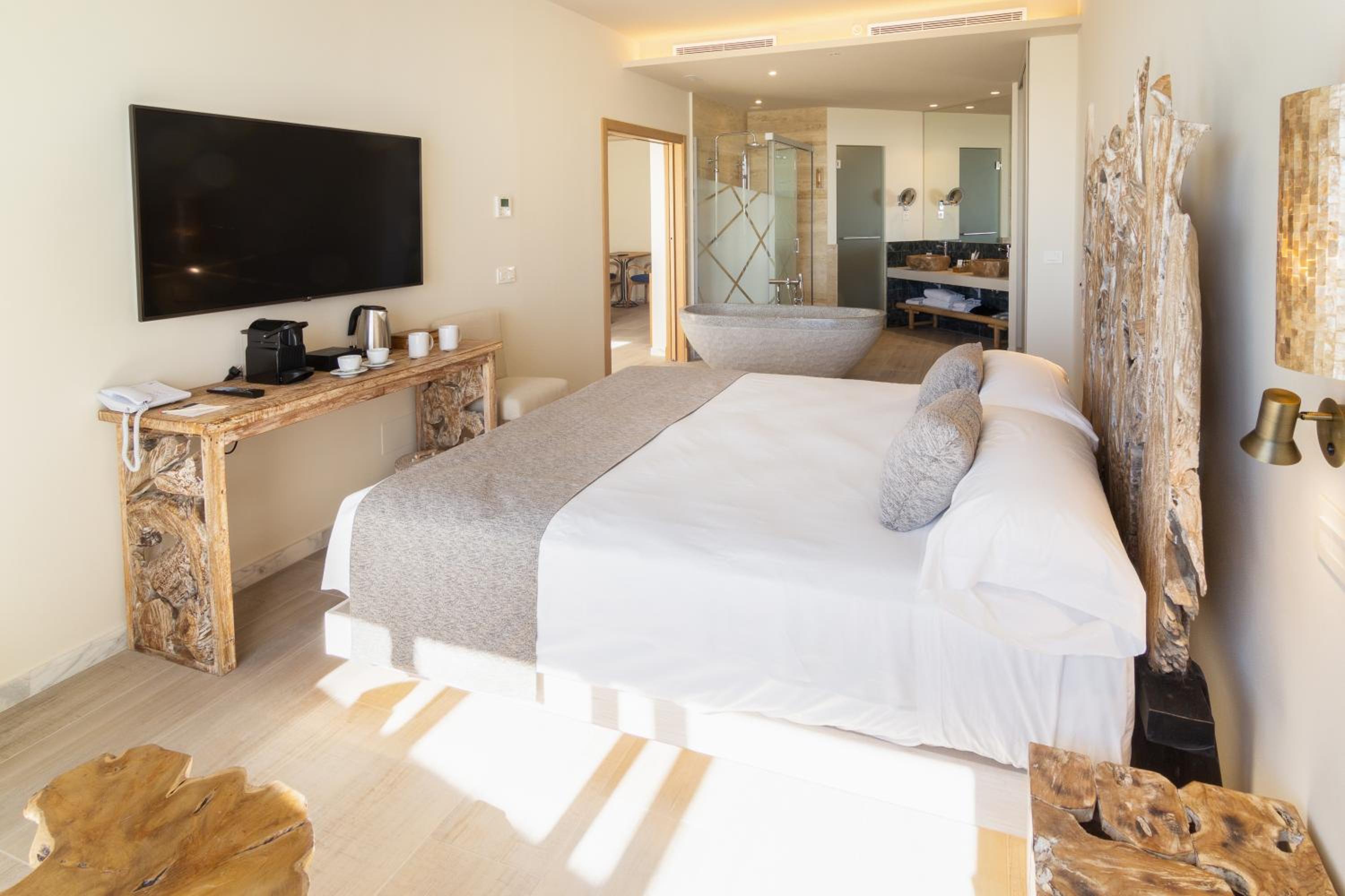 Deluxe Junior Suite photo