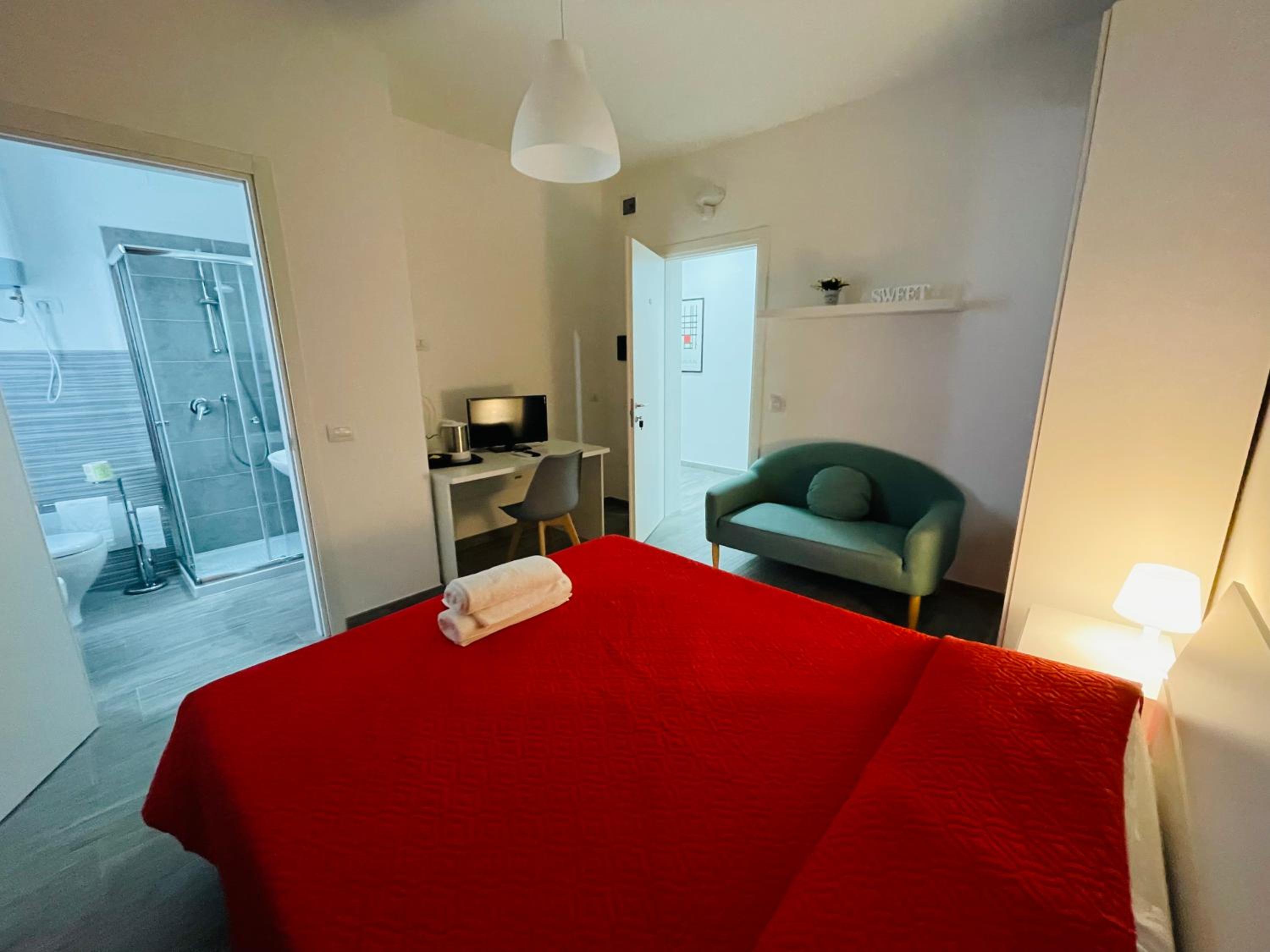 Deluxe King Room - Photo 4