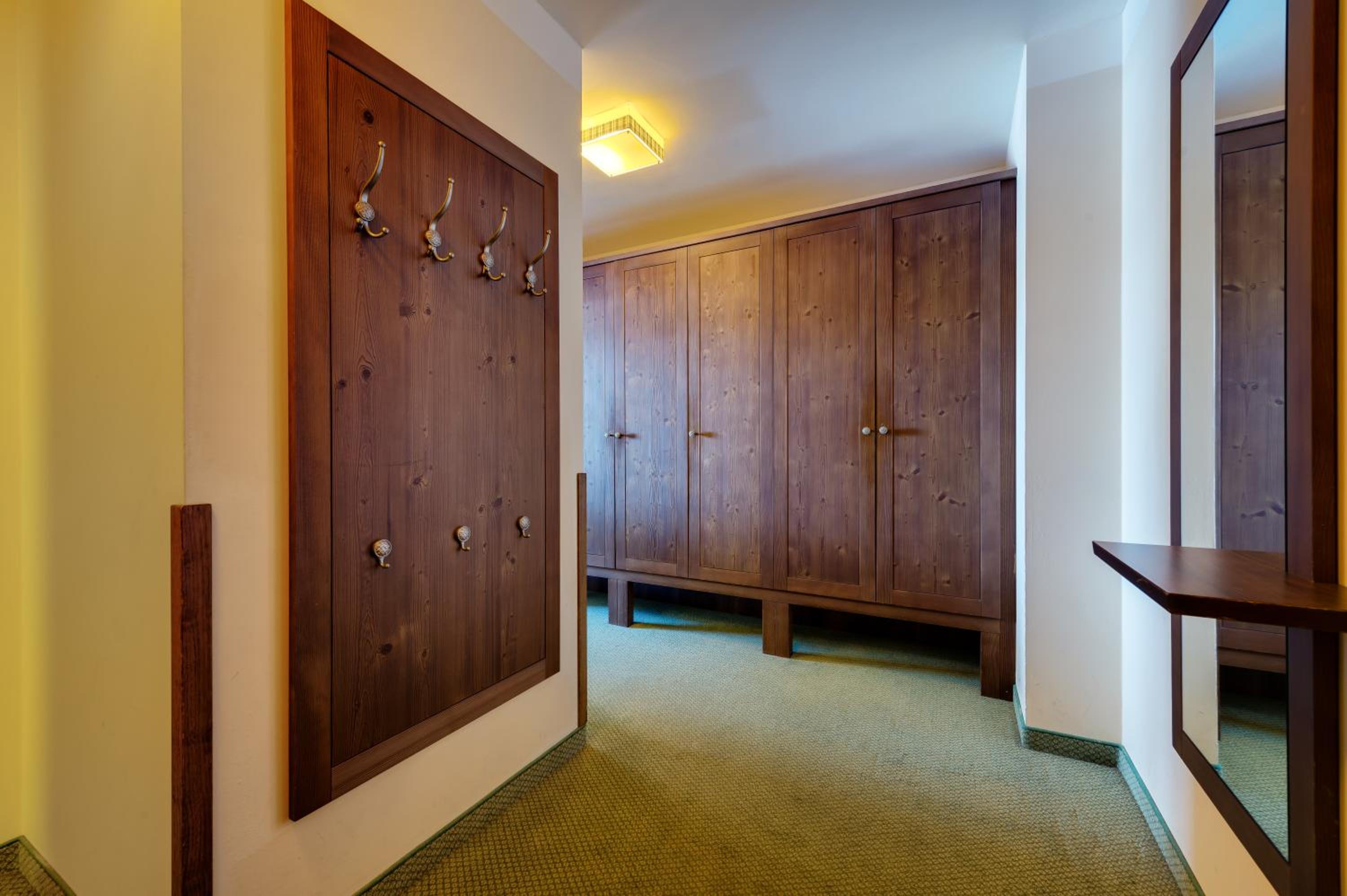 Superior Family Room photo 1