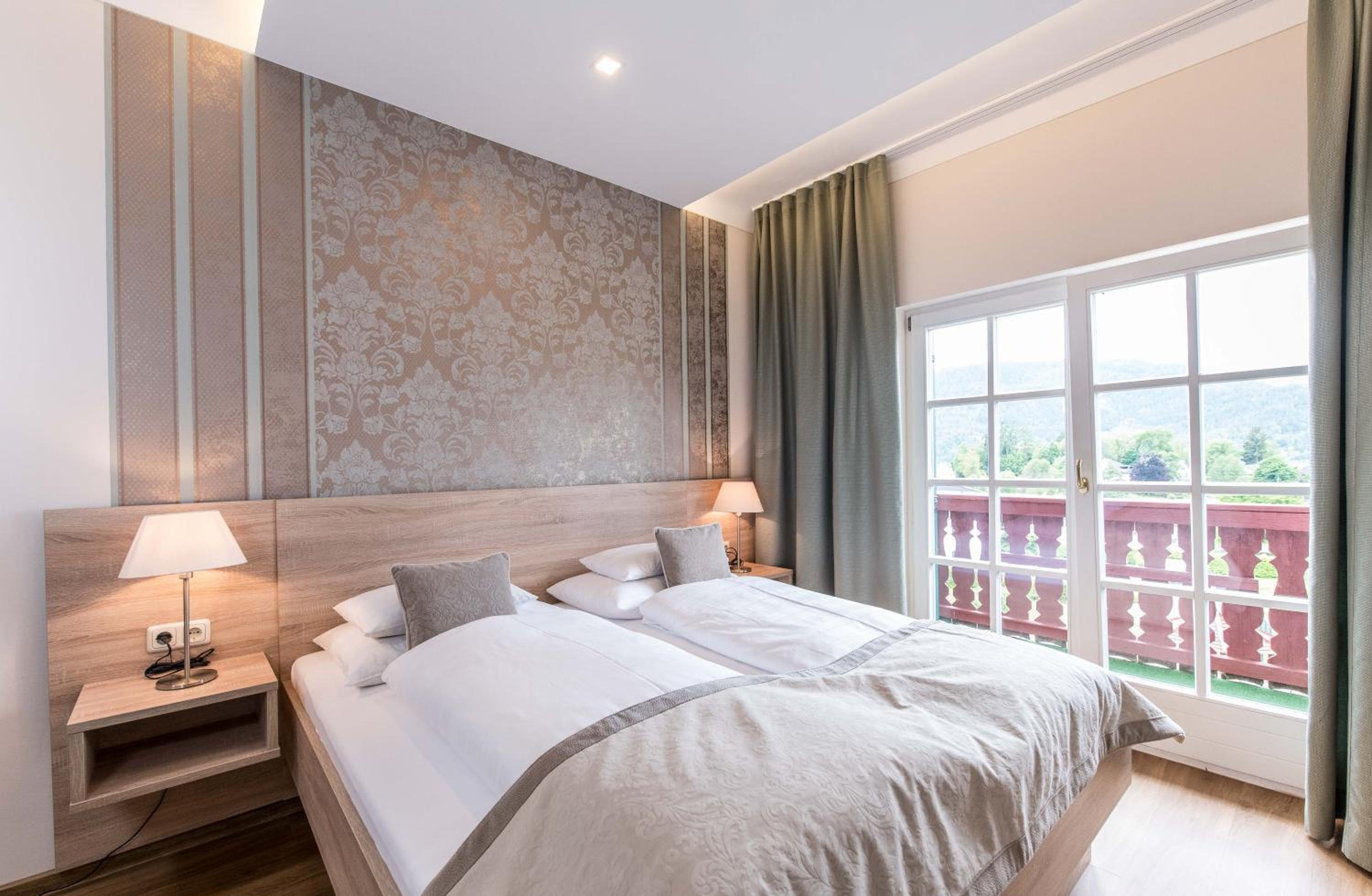 Small Double Room with Balcony and Lake View photo 1
