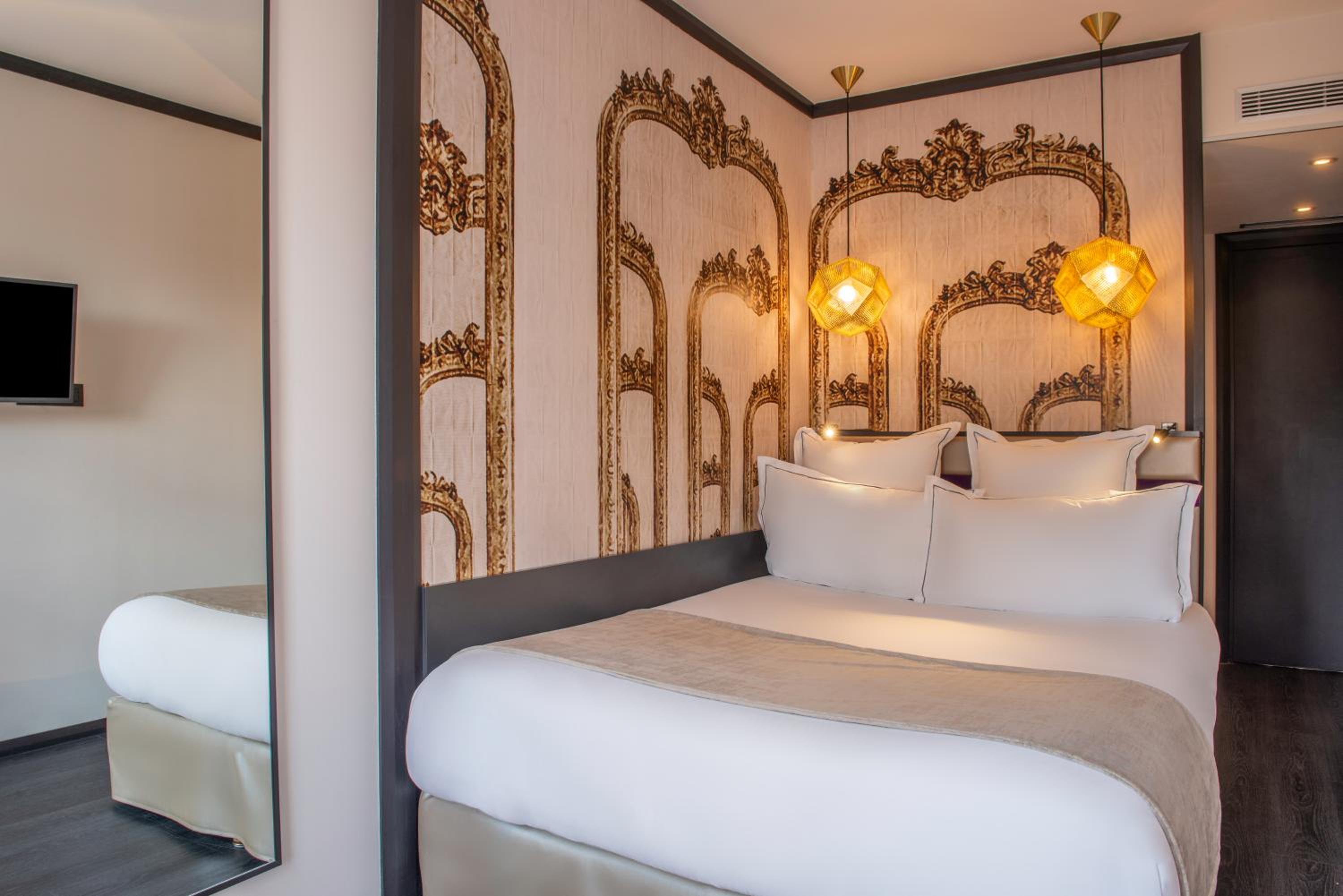 Hotel Yllen Eiffel bedroom photo