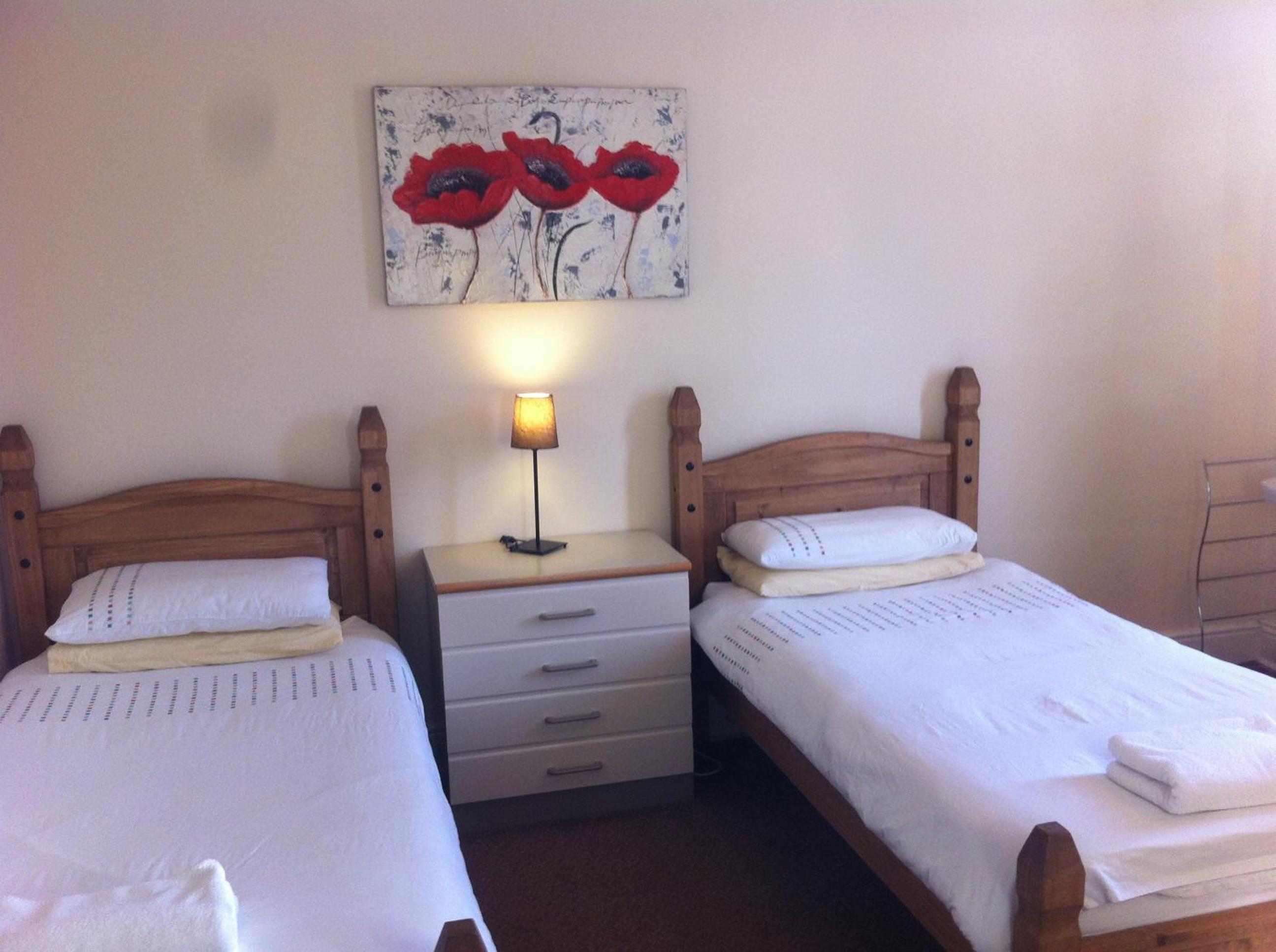 Twin Room - Photo 3