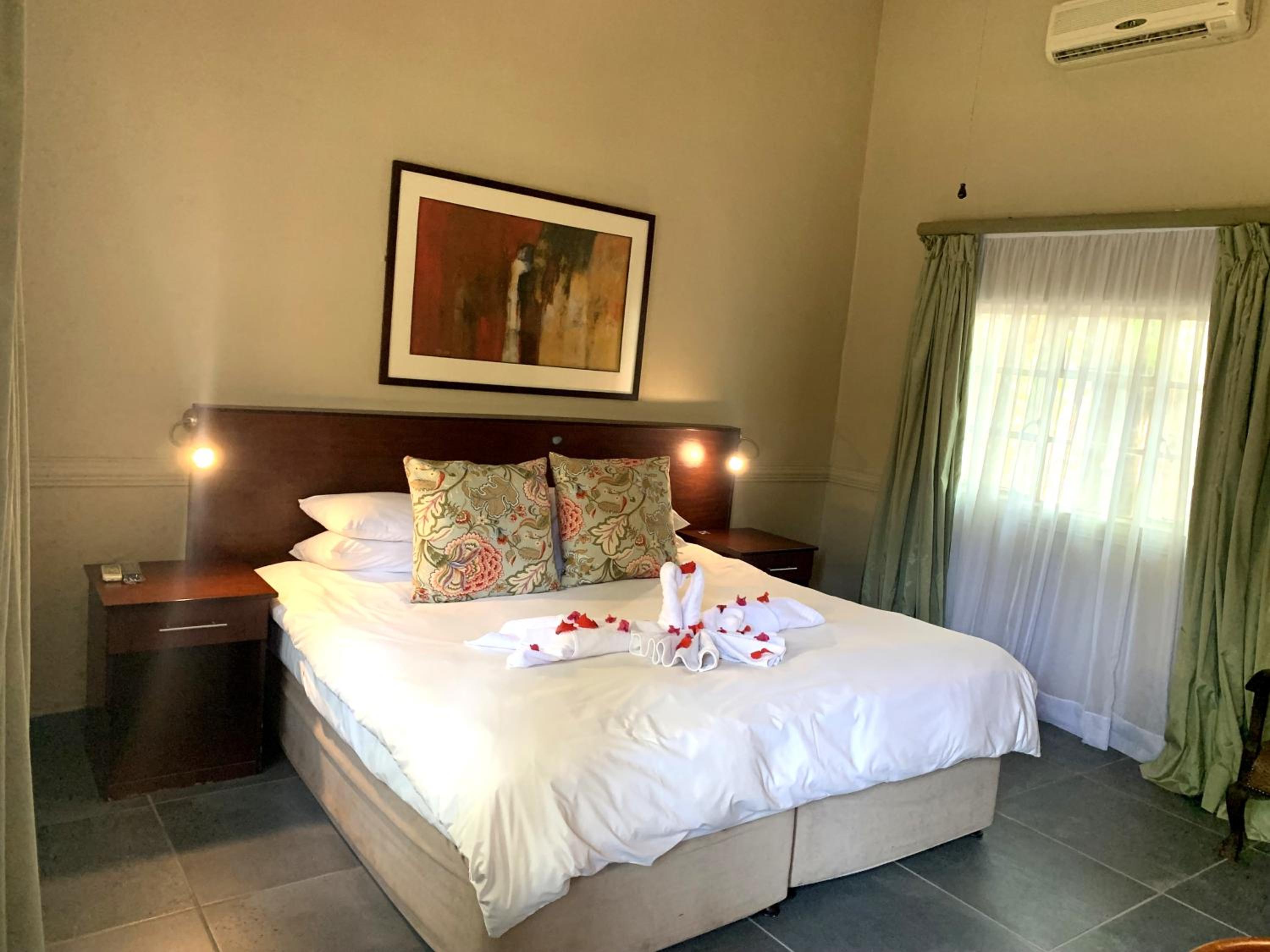 Standard Double Room - Photo 11