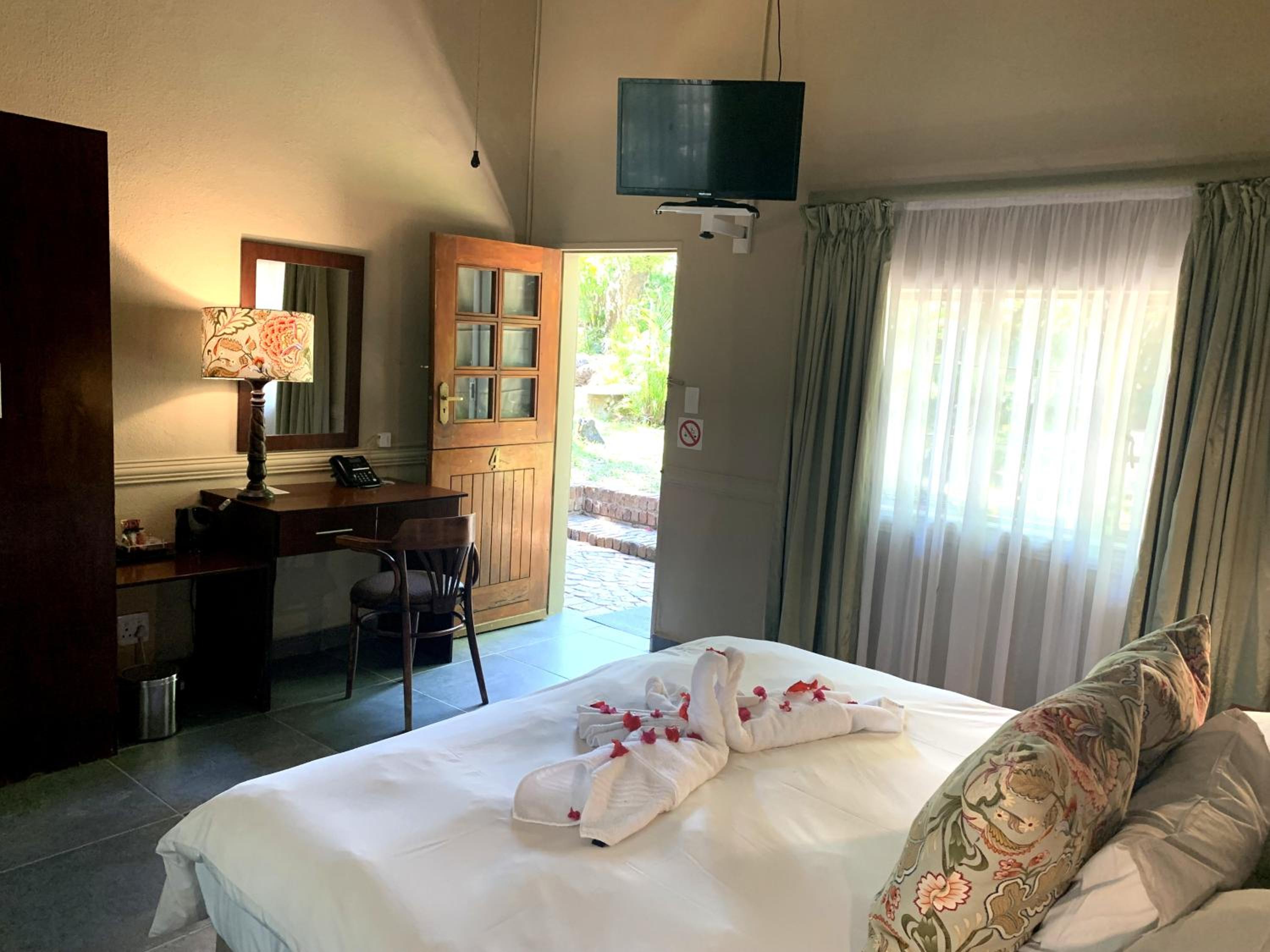 Standard Double Room - Photo 21