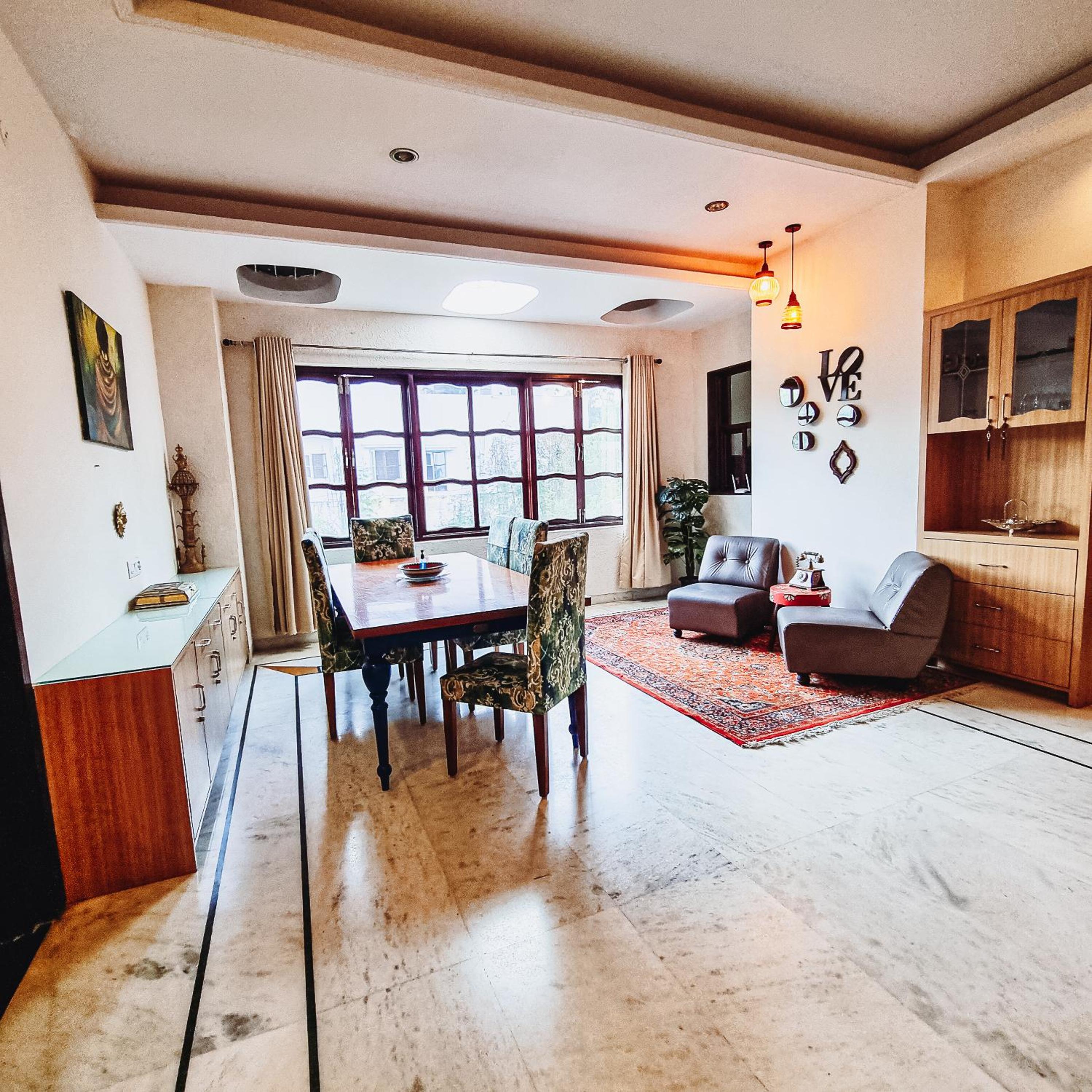 Executive Suite - Photo 17