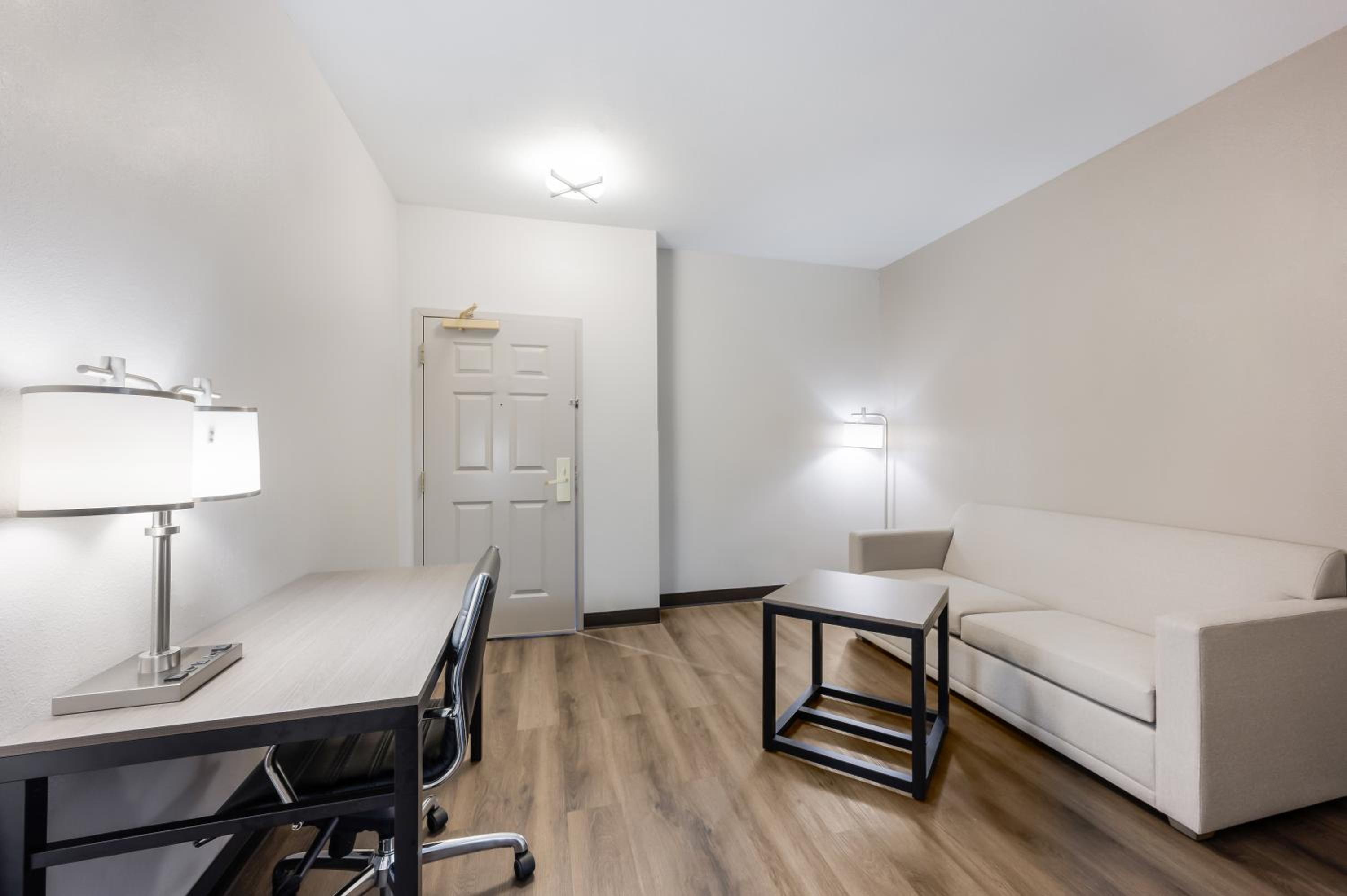 Suite King Room with Two Rooms Smoke Free - Photo 4