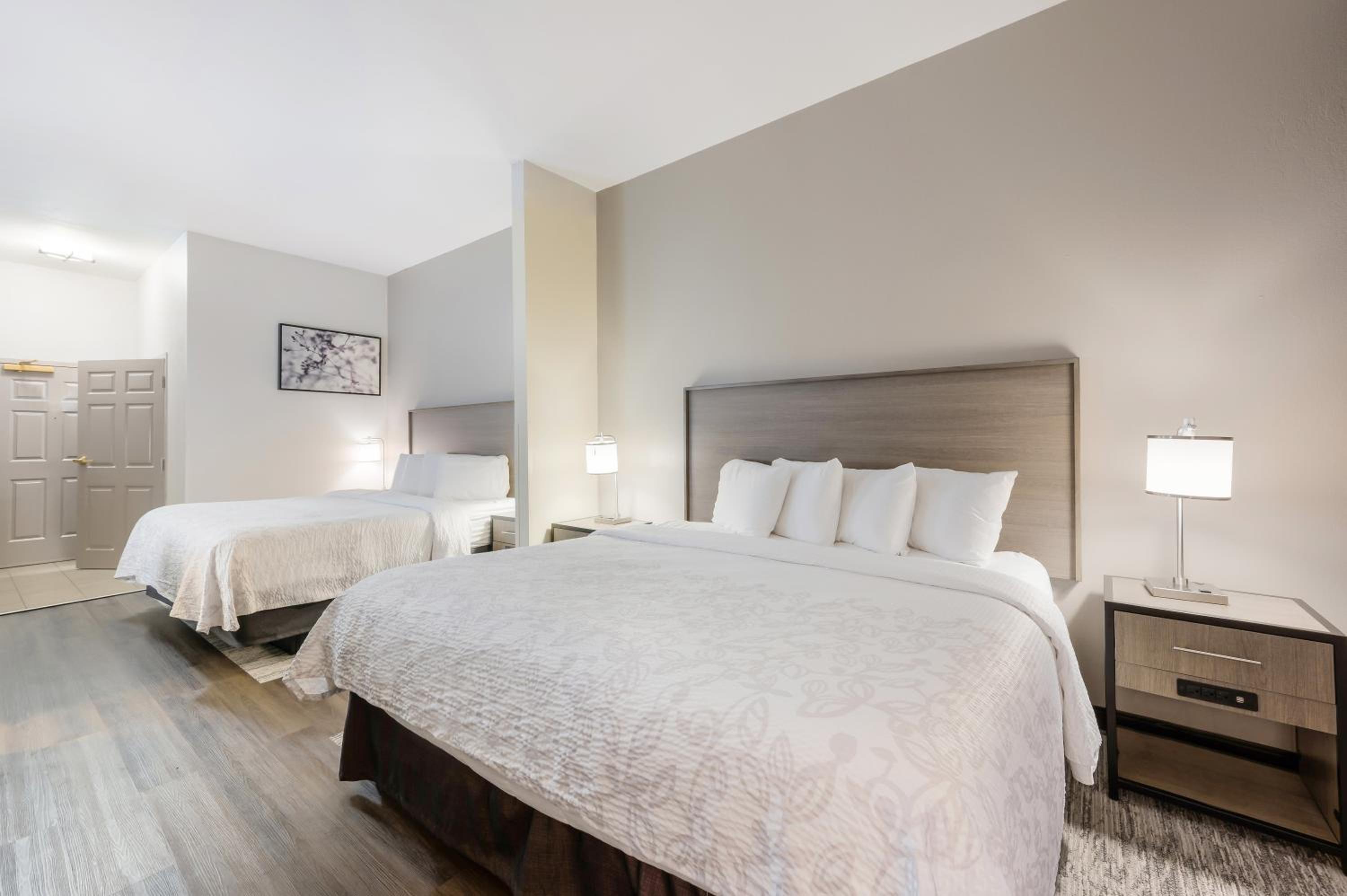 Deluxe Room with Two King Beds Smoke Free - Photo 3