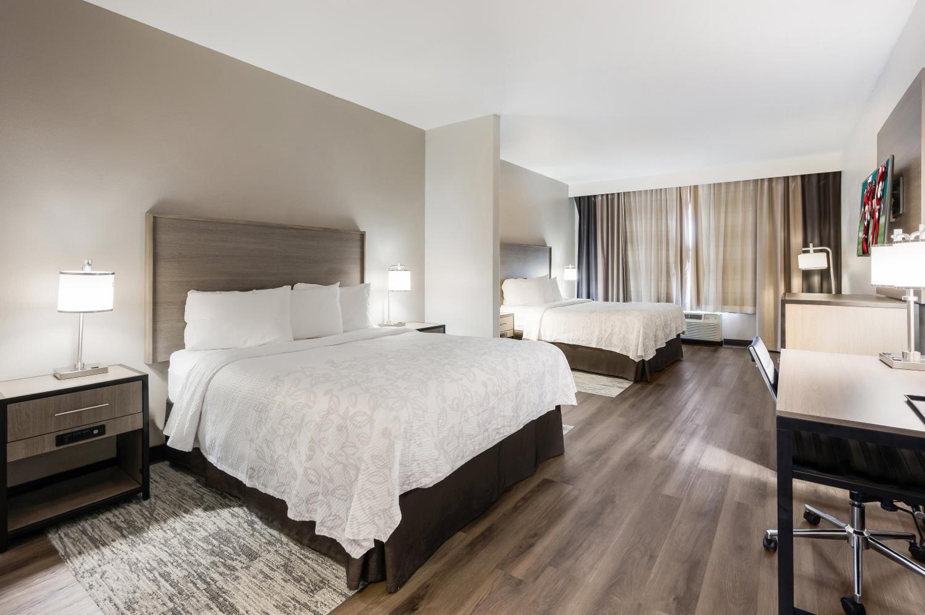 Deluxe Room with Two Queen Beds Smoke Free - Photo 2