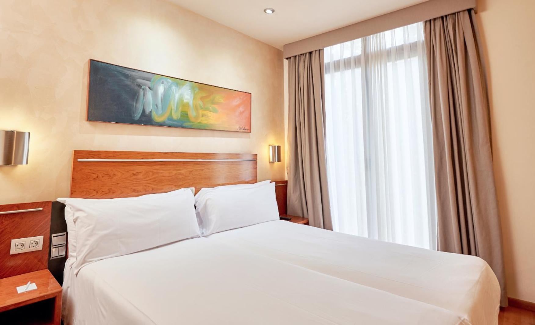 Triple Room (2 Adults + 1 Child) photo 3