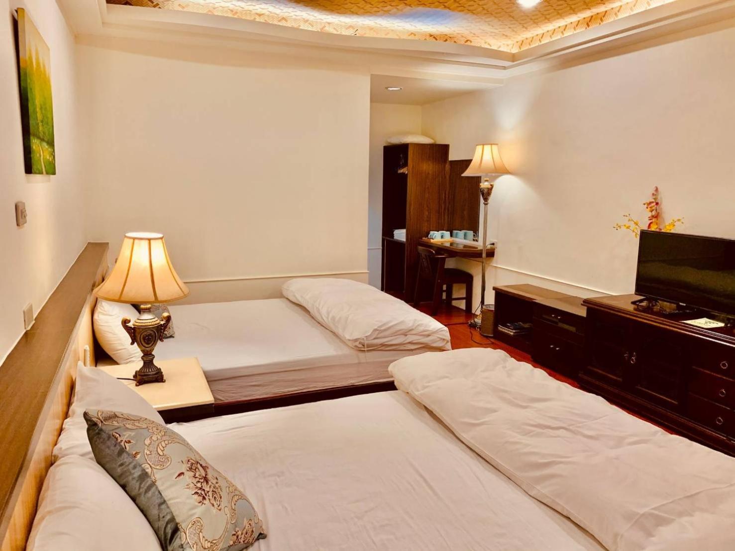 Quadruple Room with Private Bathroom photo 2