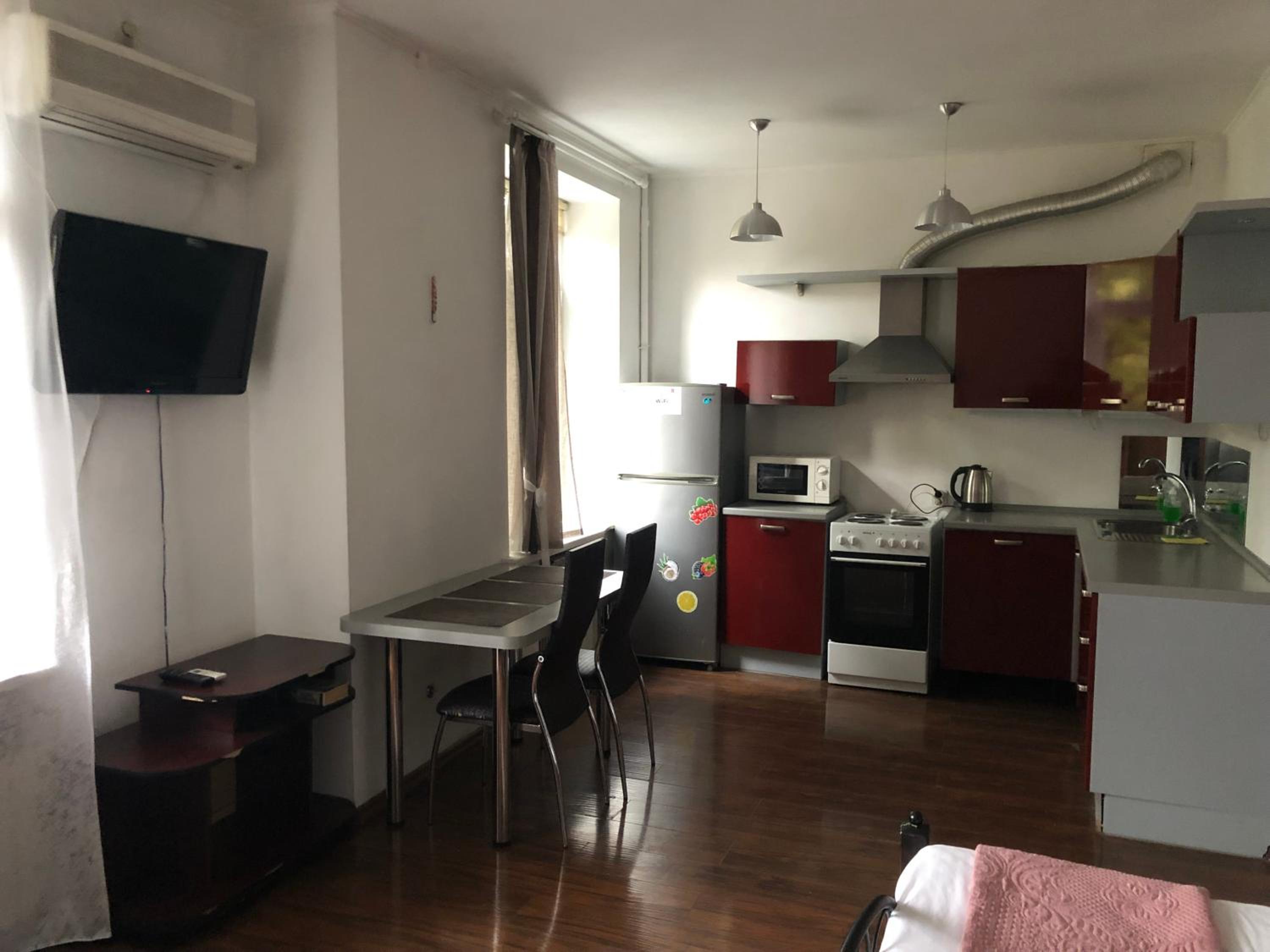 Studio Apartment with Balcony photo 3