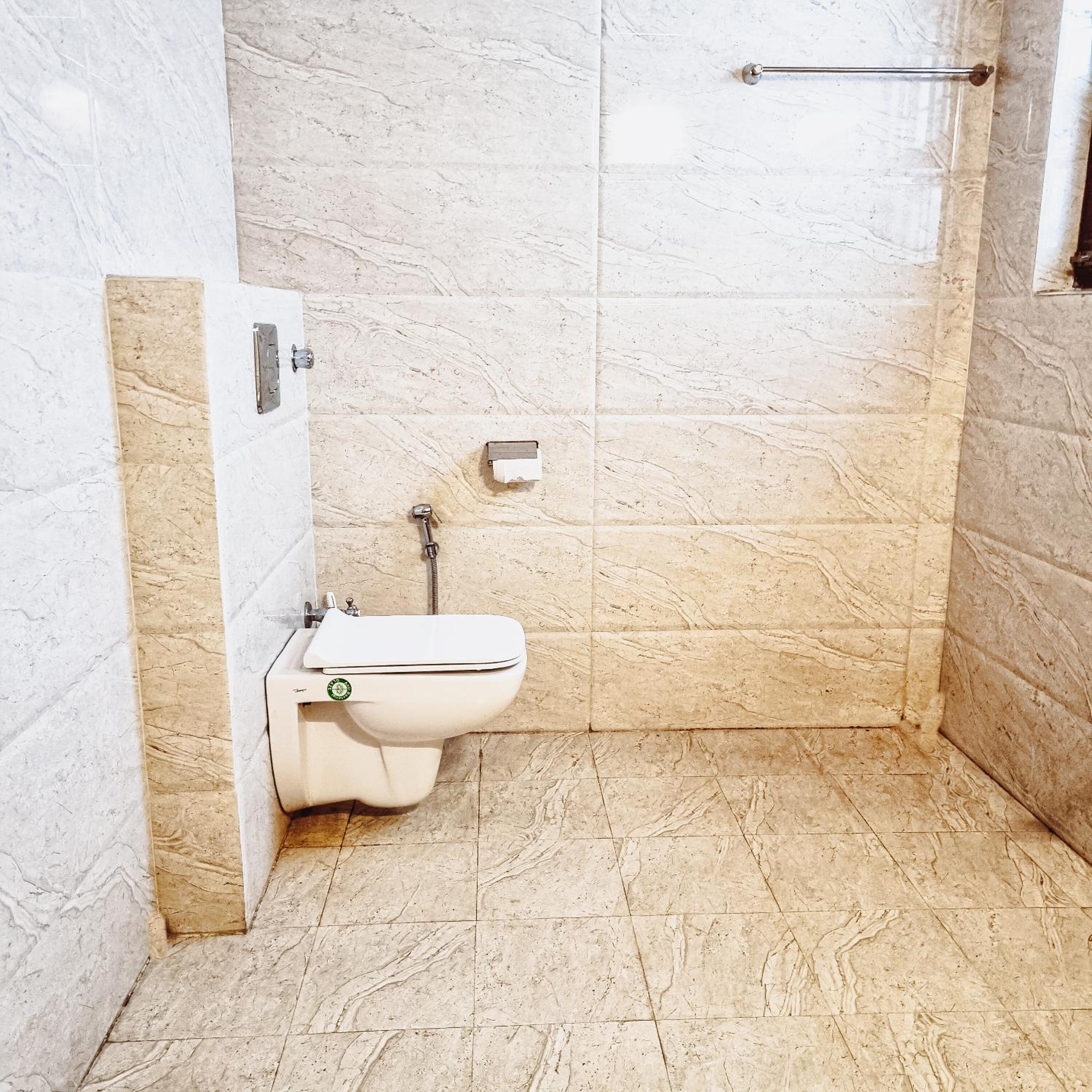 Executive Suite - Photo 10