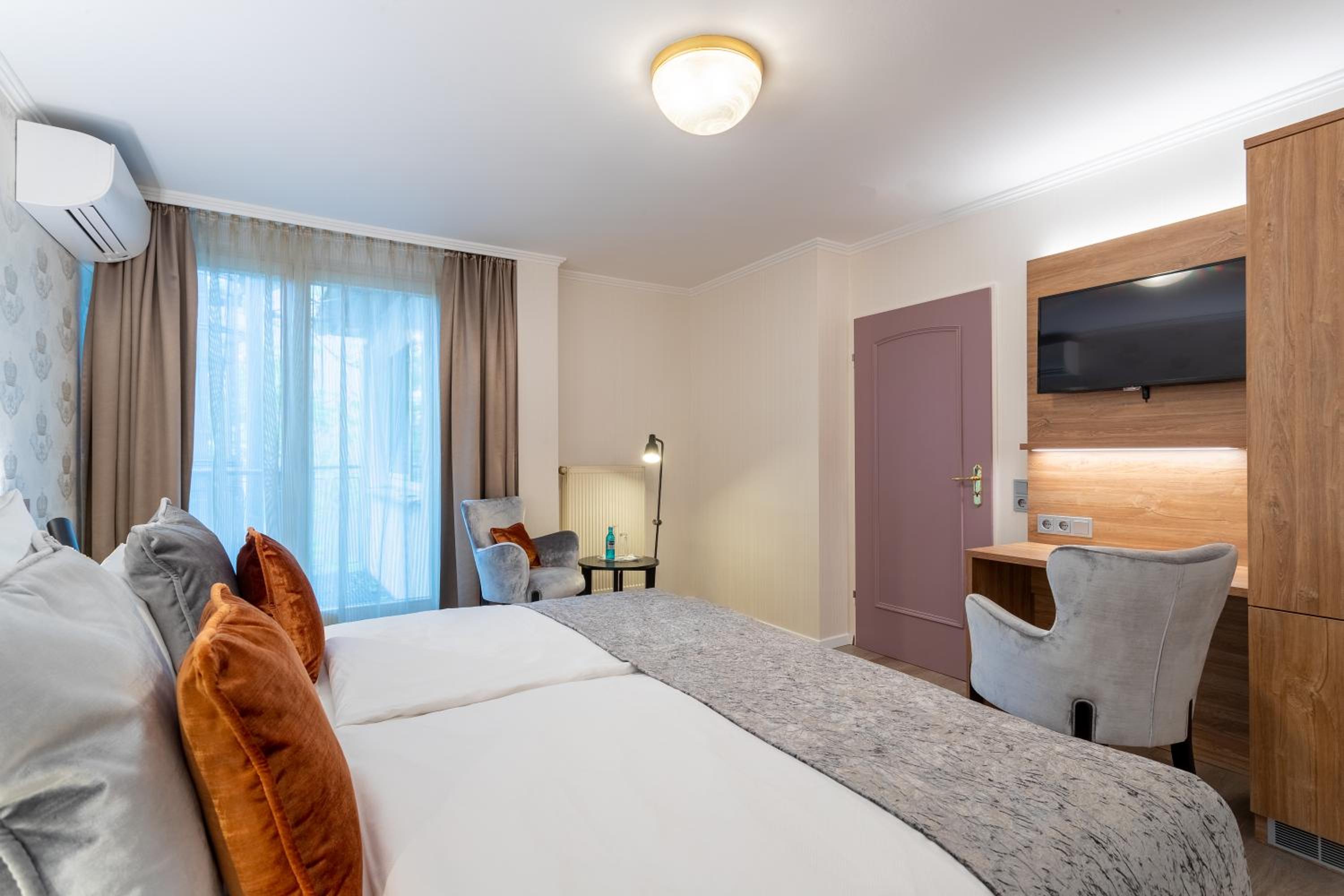 Superior Single Room thumbnail 5