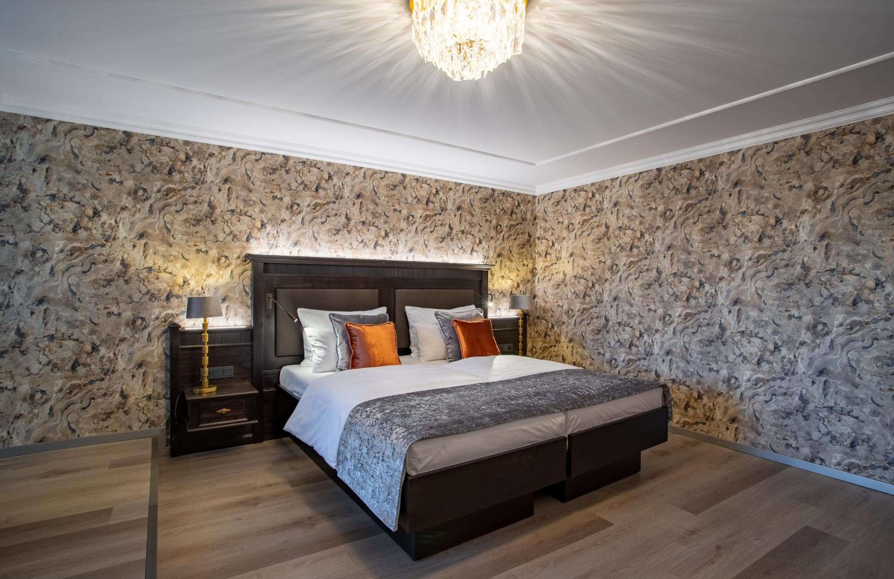 Superior Double or Twin Room - Photo 13