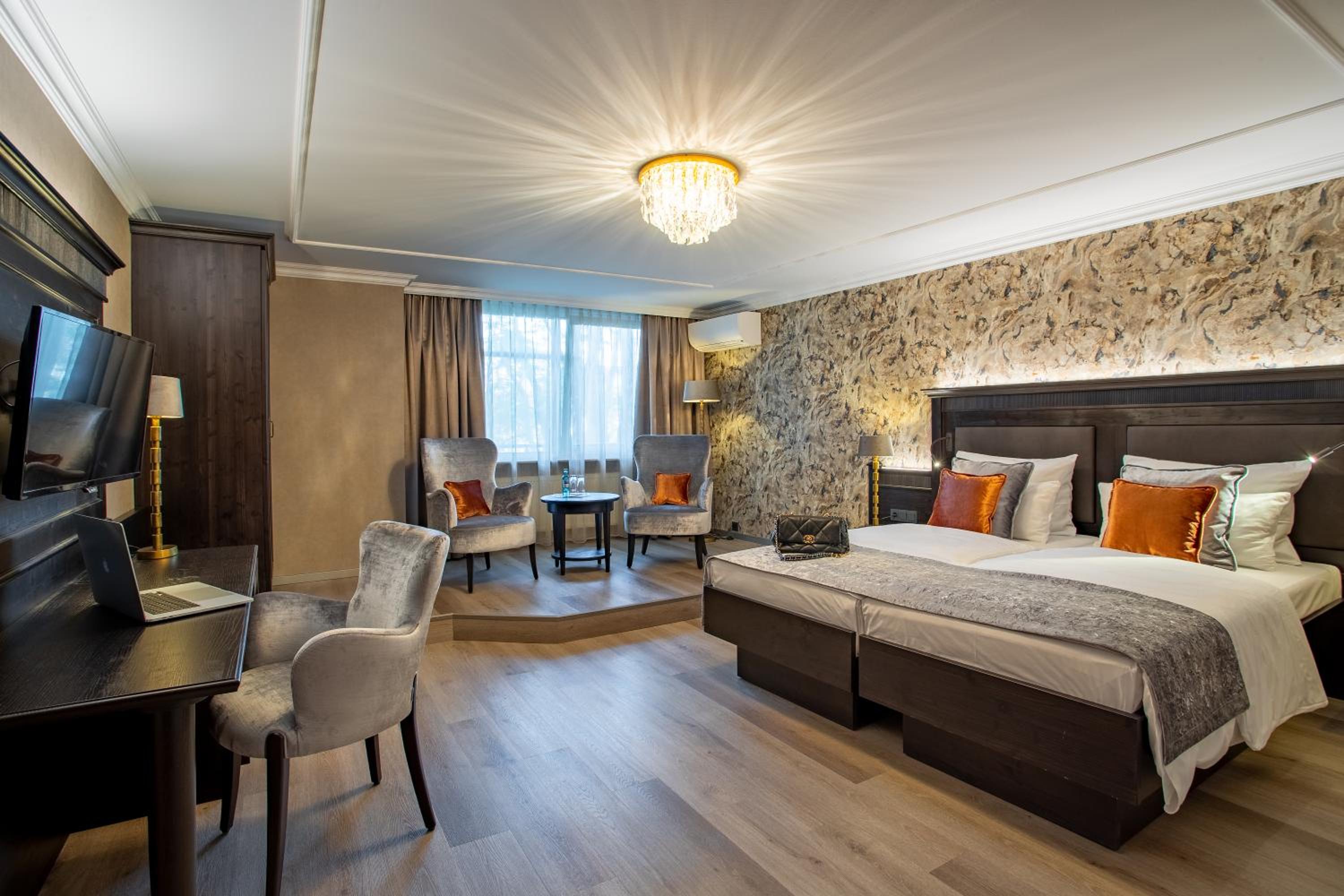 Superior Double or Twin Room - Photo 7