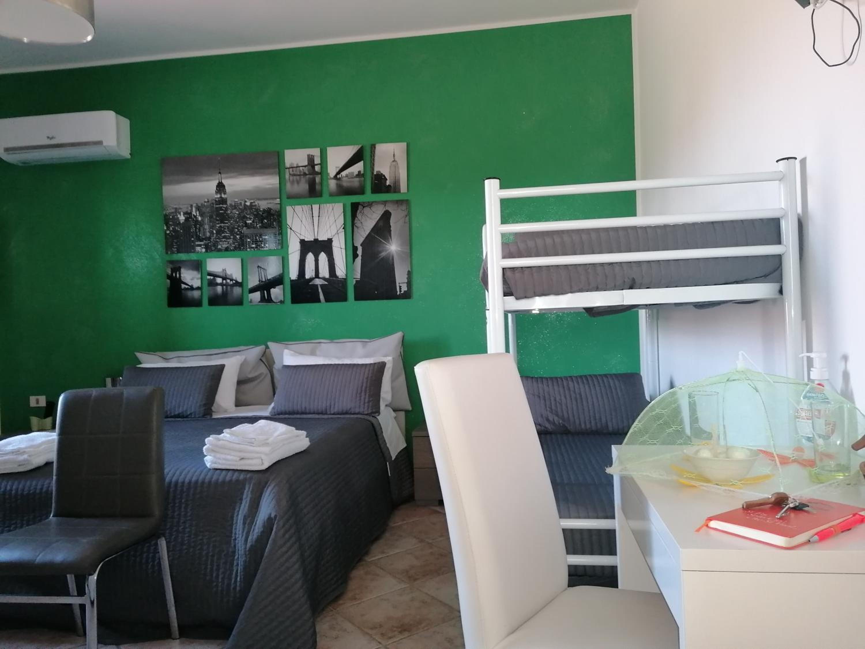 Double Room with Balcony - Photo 7