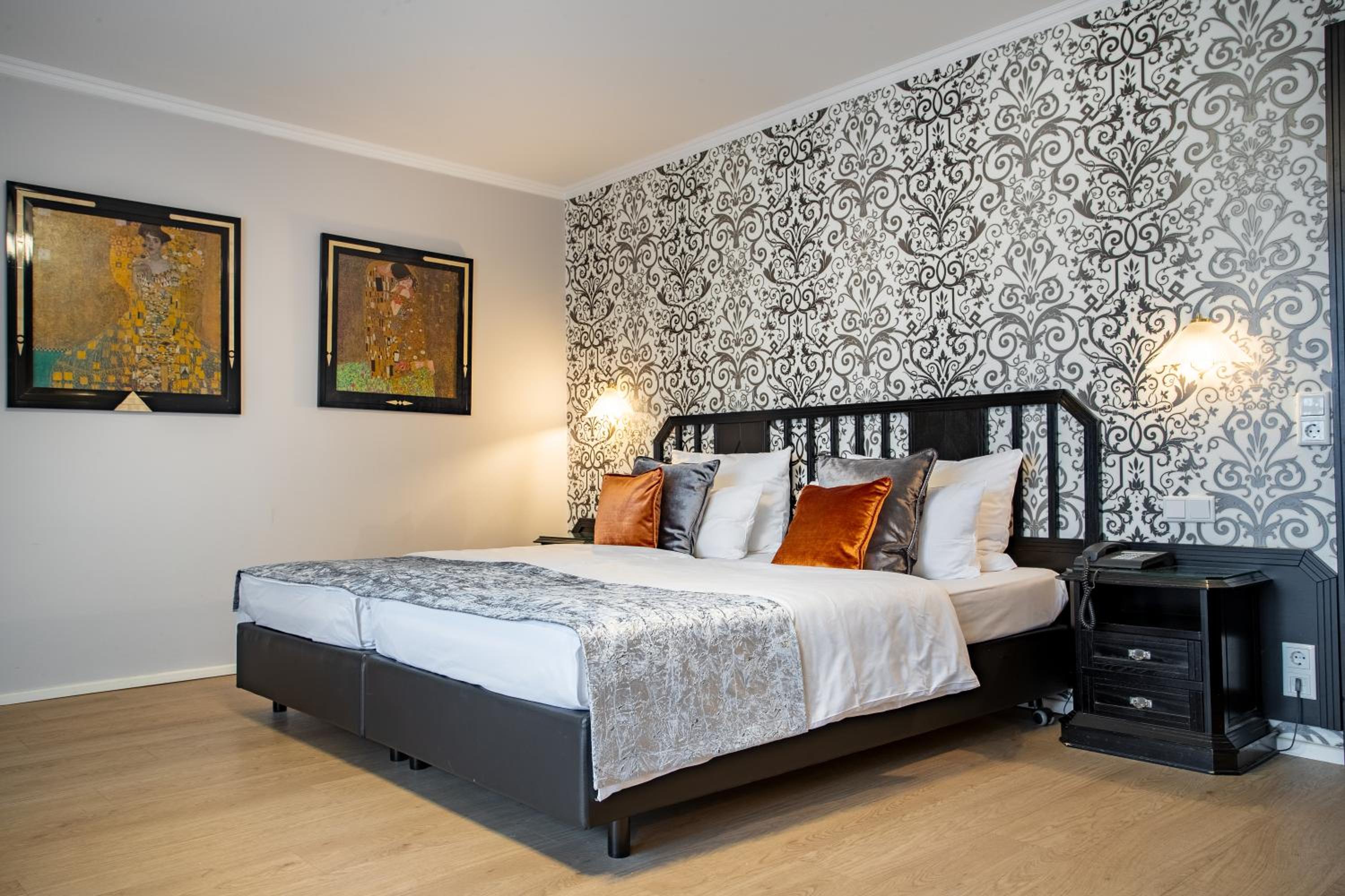 Standard Double or Twin Room - Photo 8