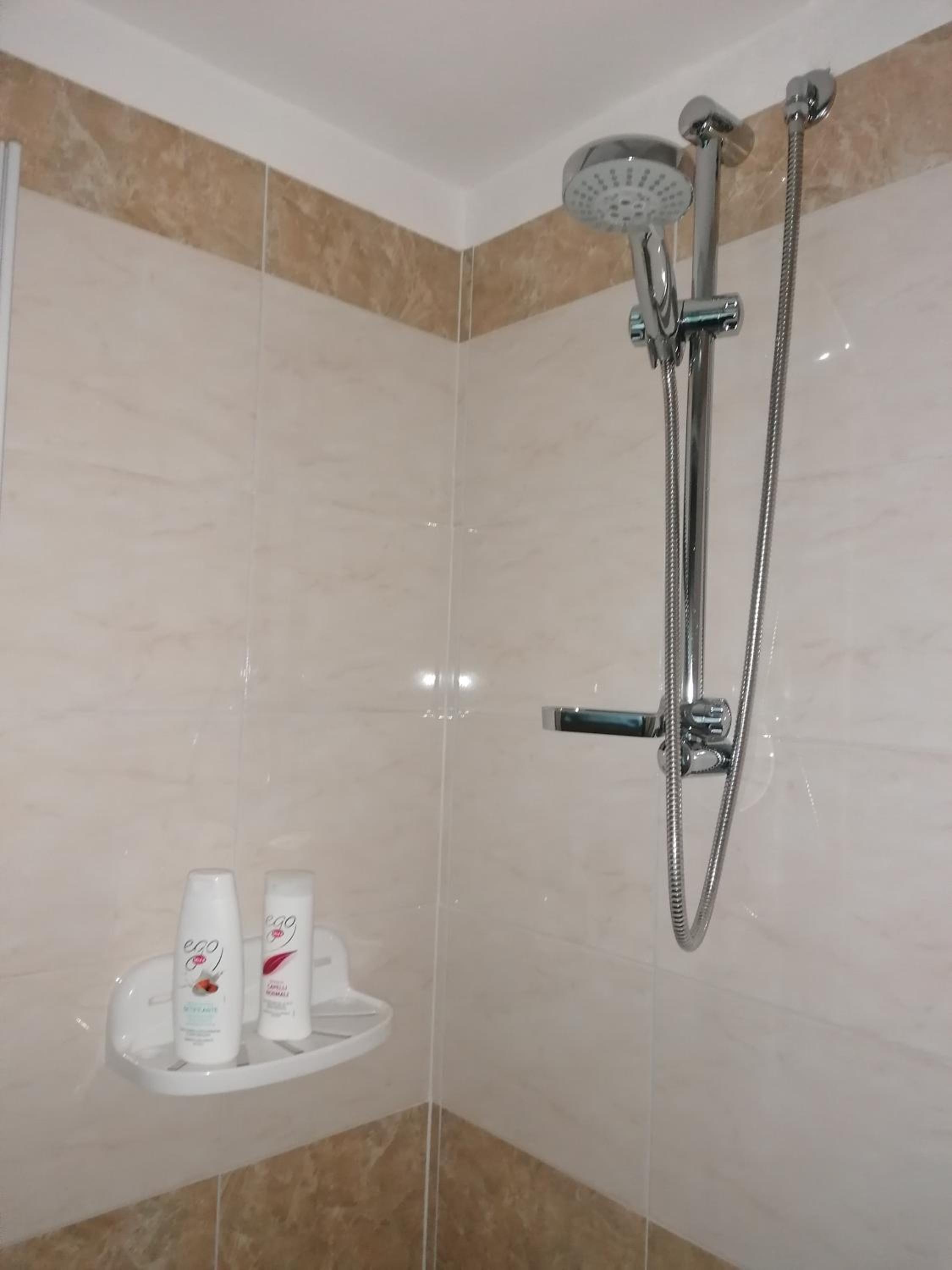 Double Room with Balcony - Photo 10