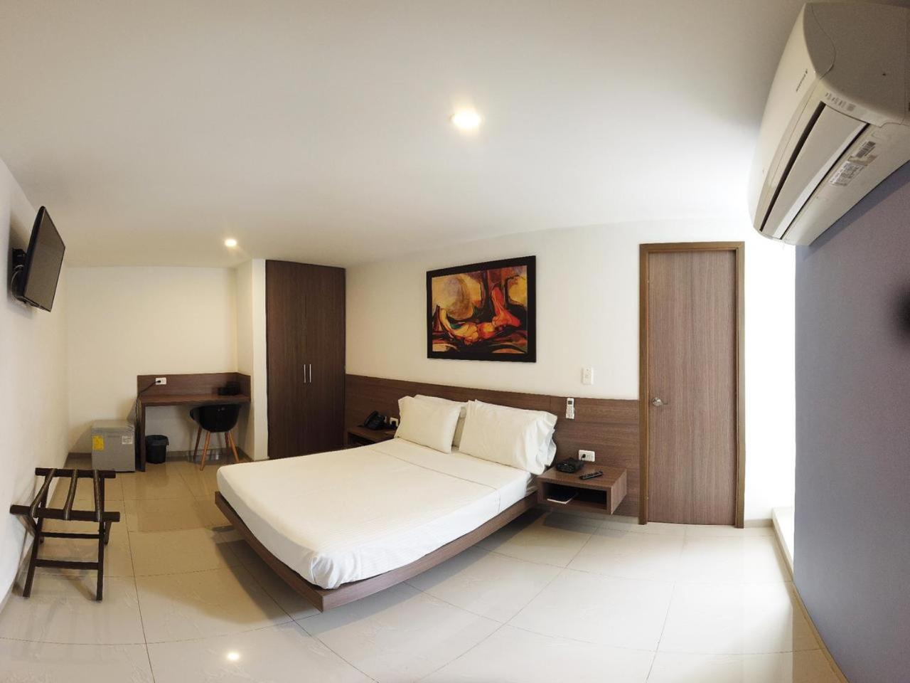 Standard Queen Room