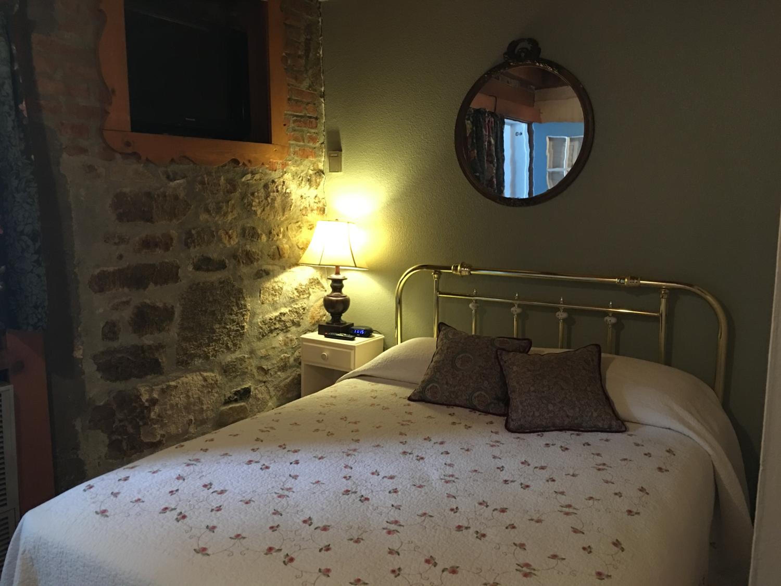 Historic Queen Room photo 1