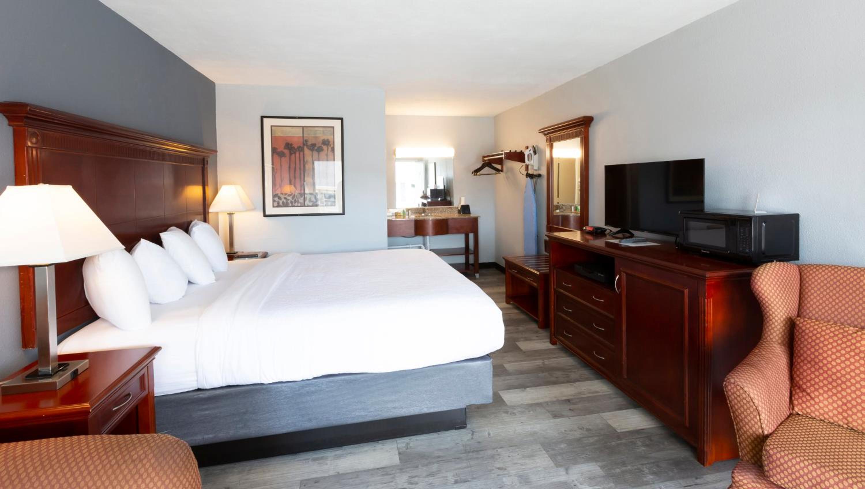 King Room - Non-Smoking - Photo 3
