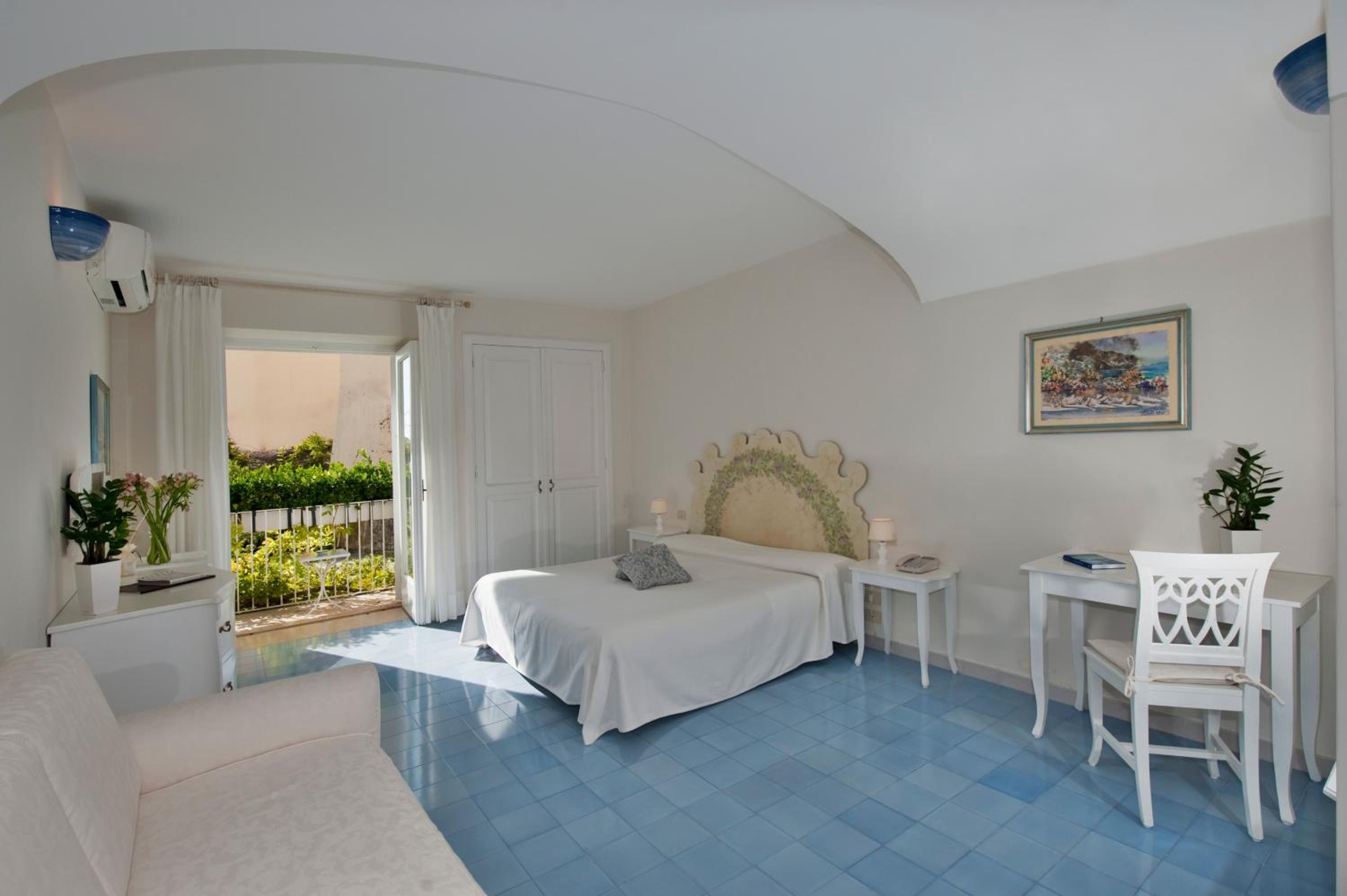 Double or Twin Room with City View photo 1