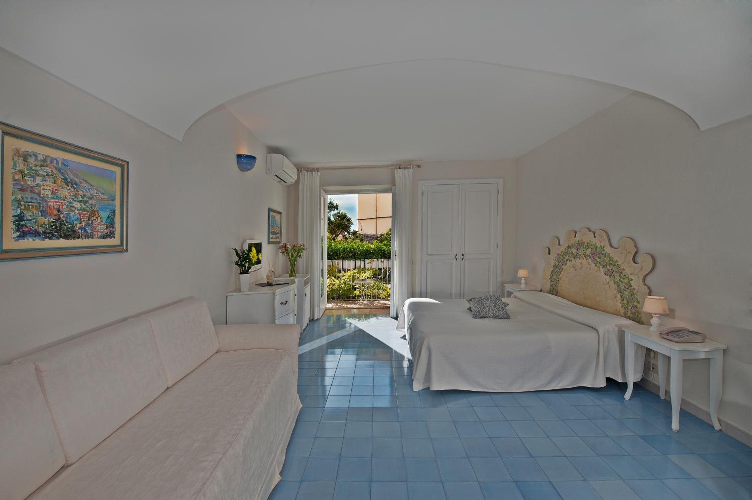 Double or Twin Room with City View photo 3