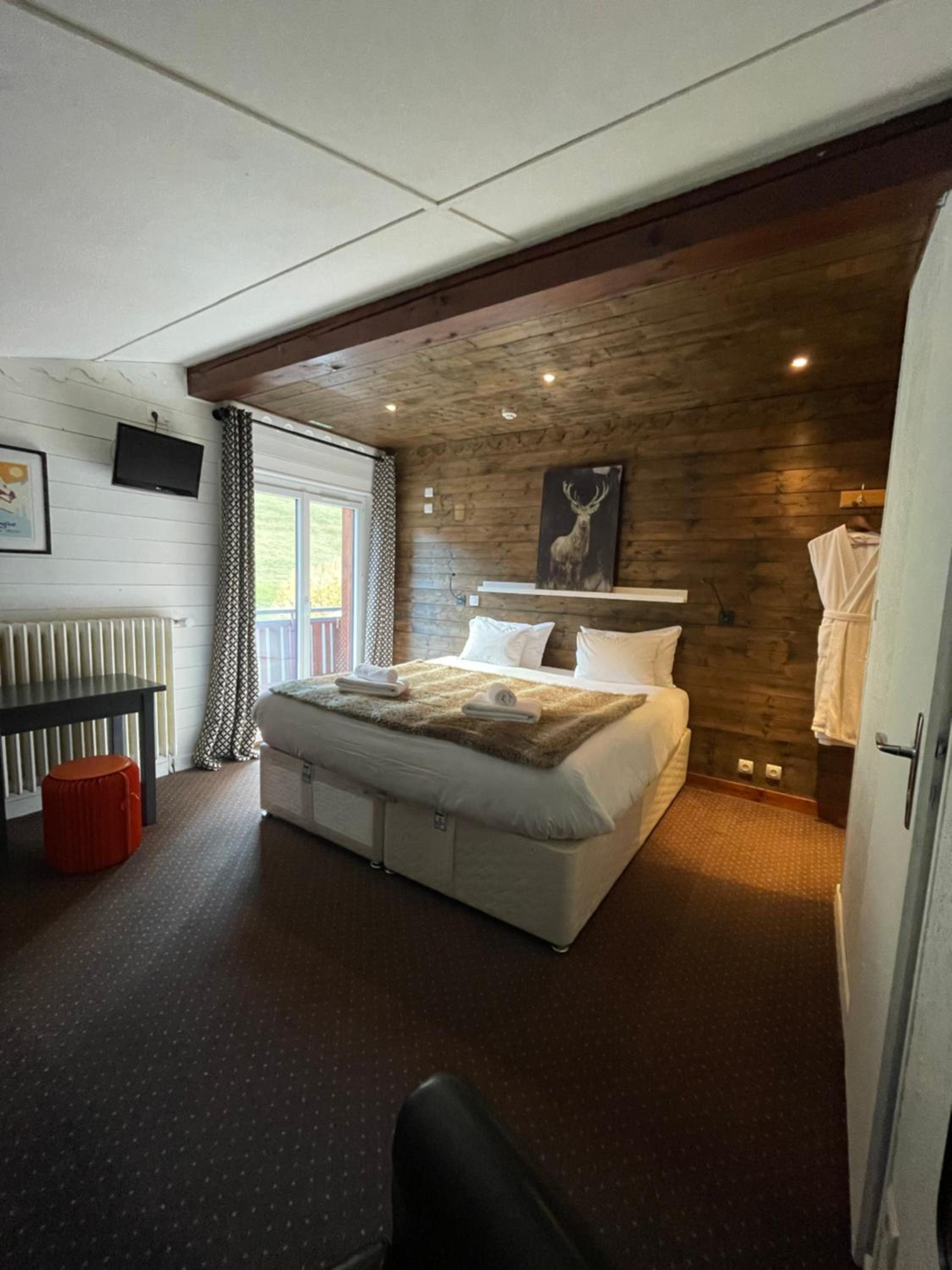 Family Room (2 Adults + 2 Children) - Free Breakfast