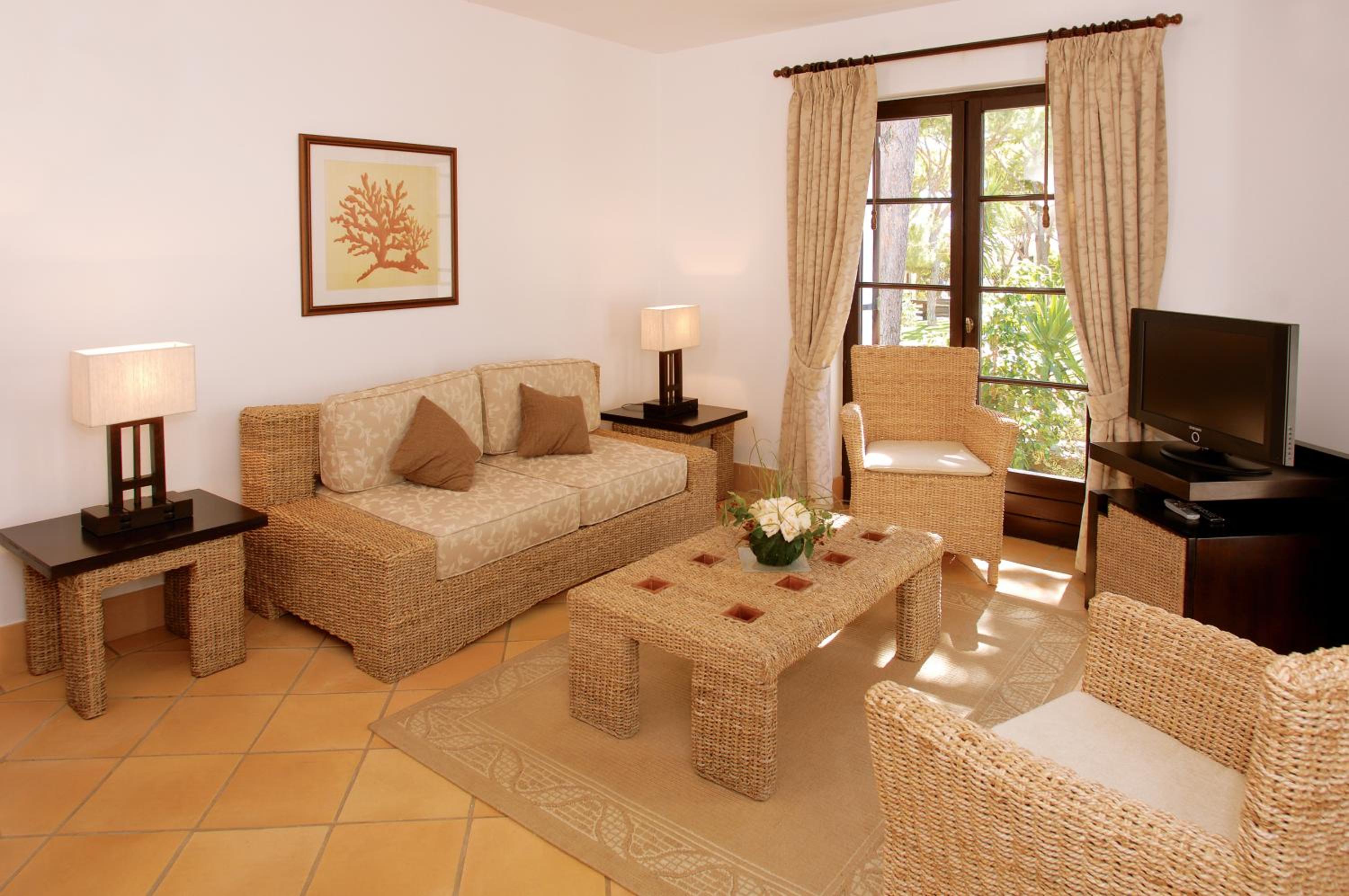 Deluxe Two-Bedroom Townhouse thumbnail 5