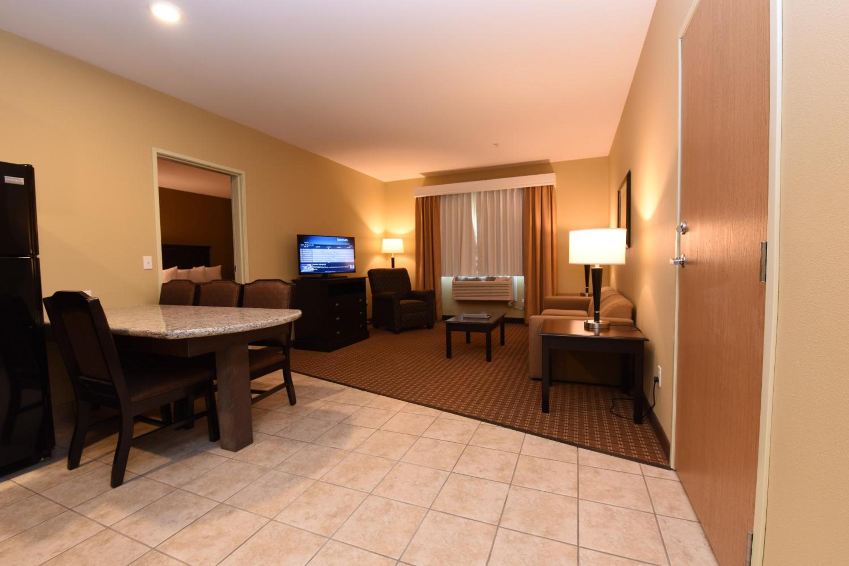 Queen Suite with Two Queen Beds - Photo 2