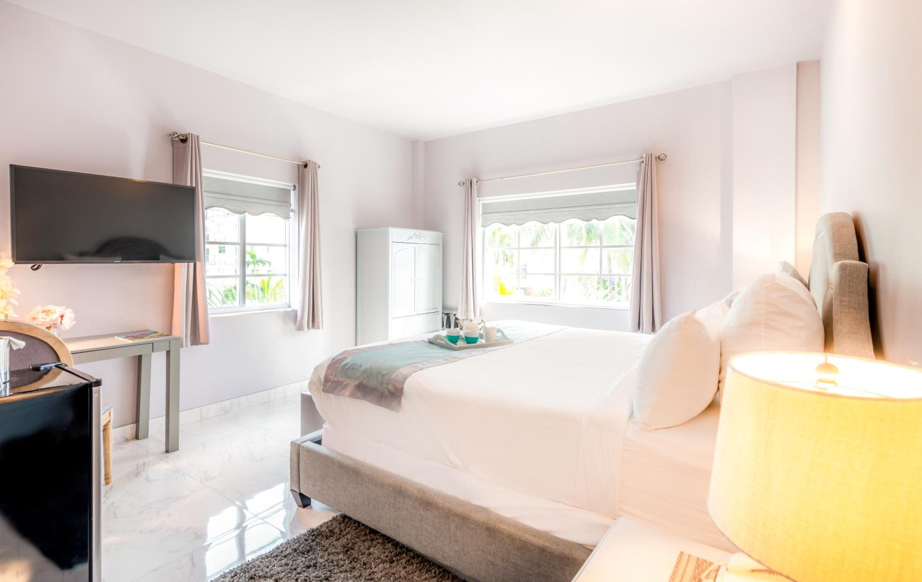 Junior King Room 