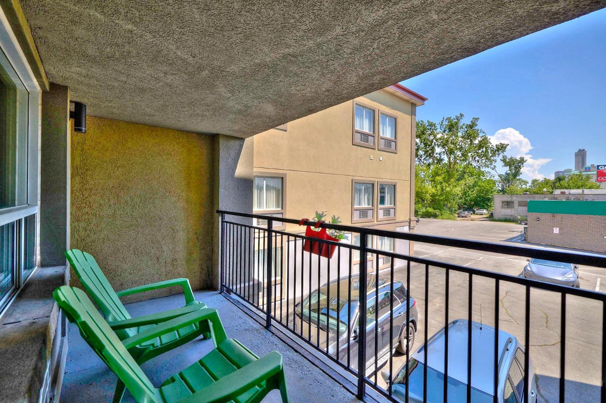 King Room with Balcony - Photo 2
