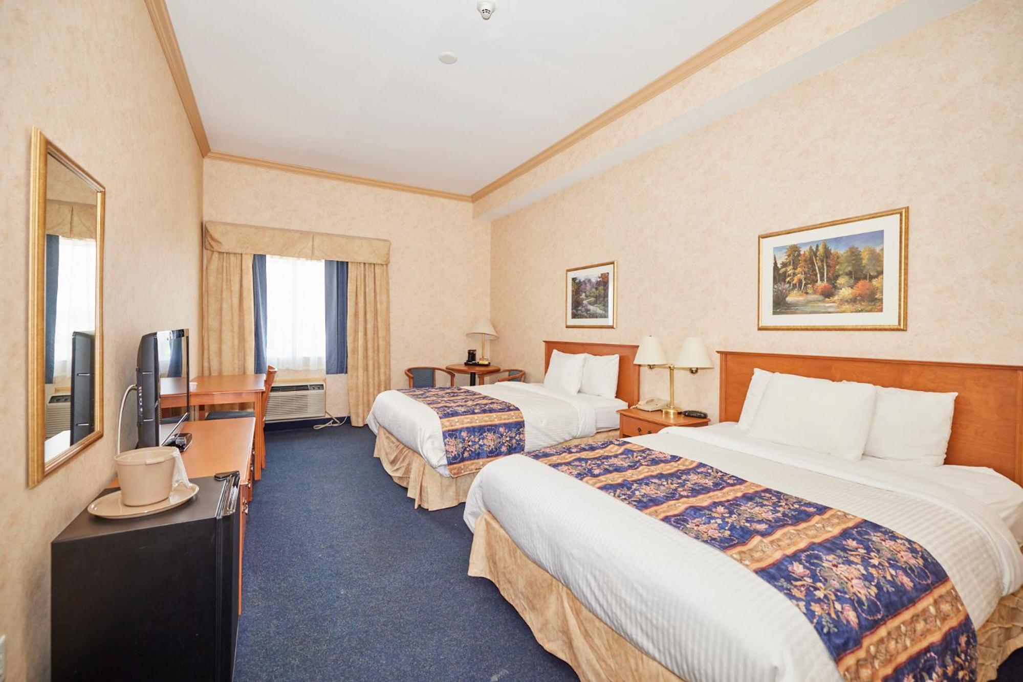 Two Doubles/Queens Room - Photo 1