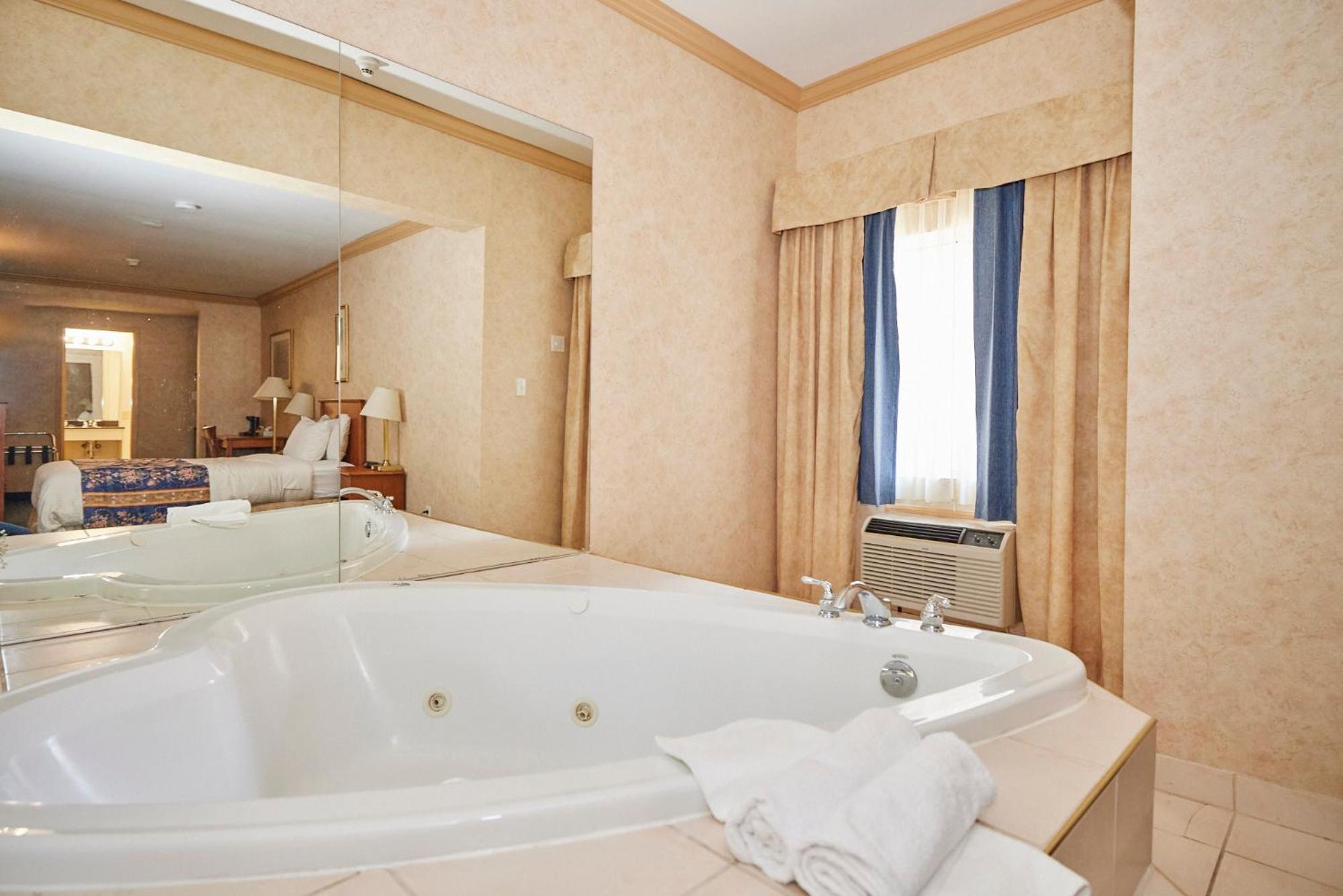 Queen Room with Spa Bath - Photo 2