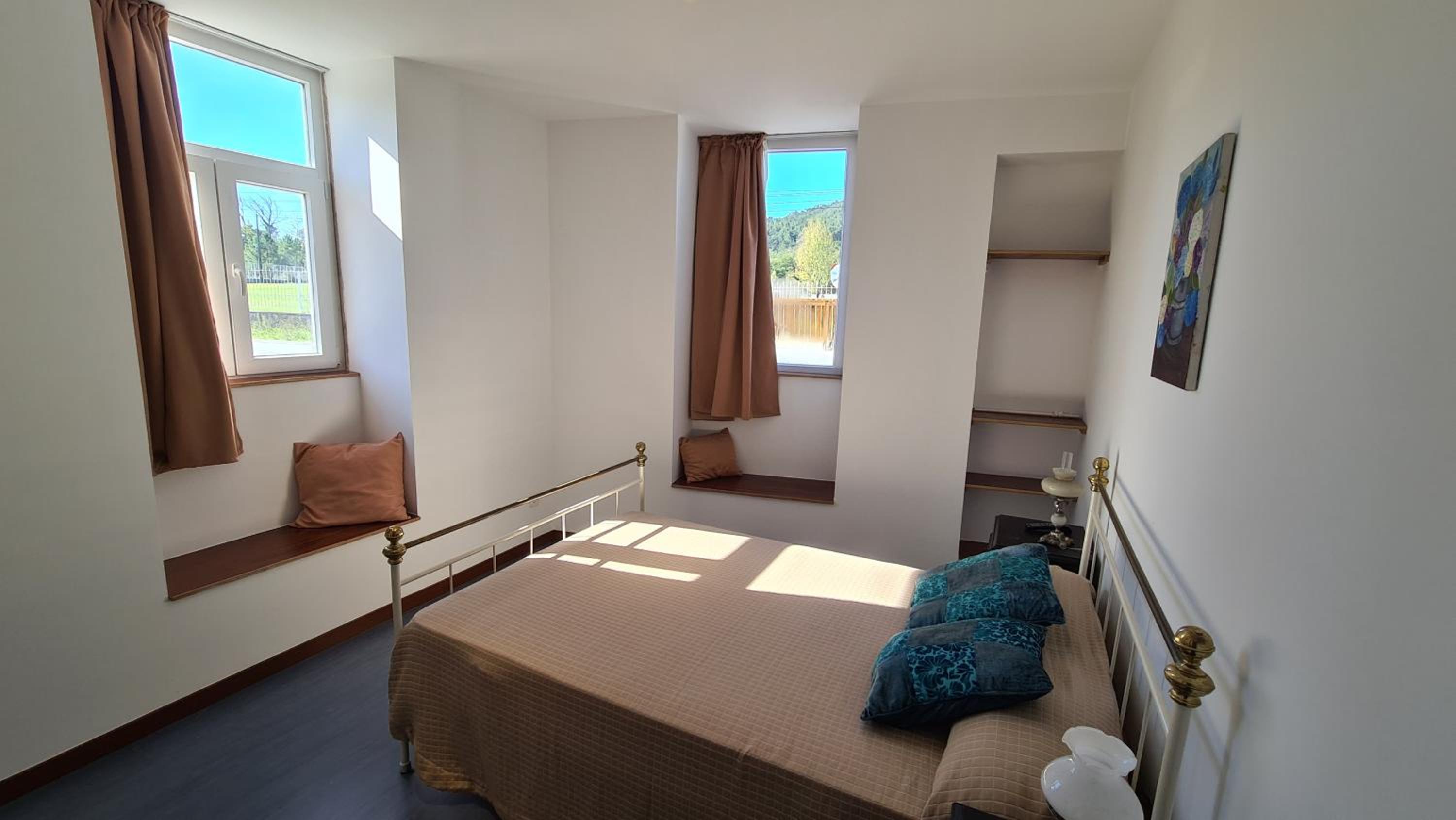 One-Bedroom Apartment - Photo 1
