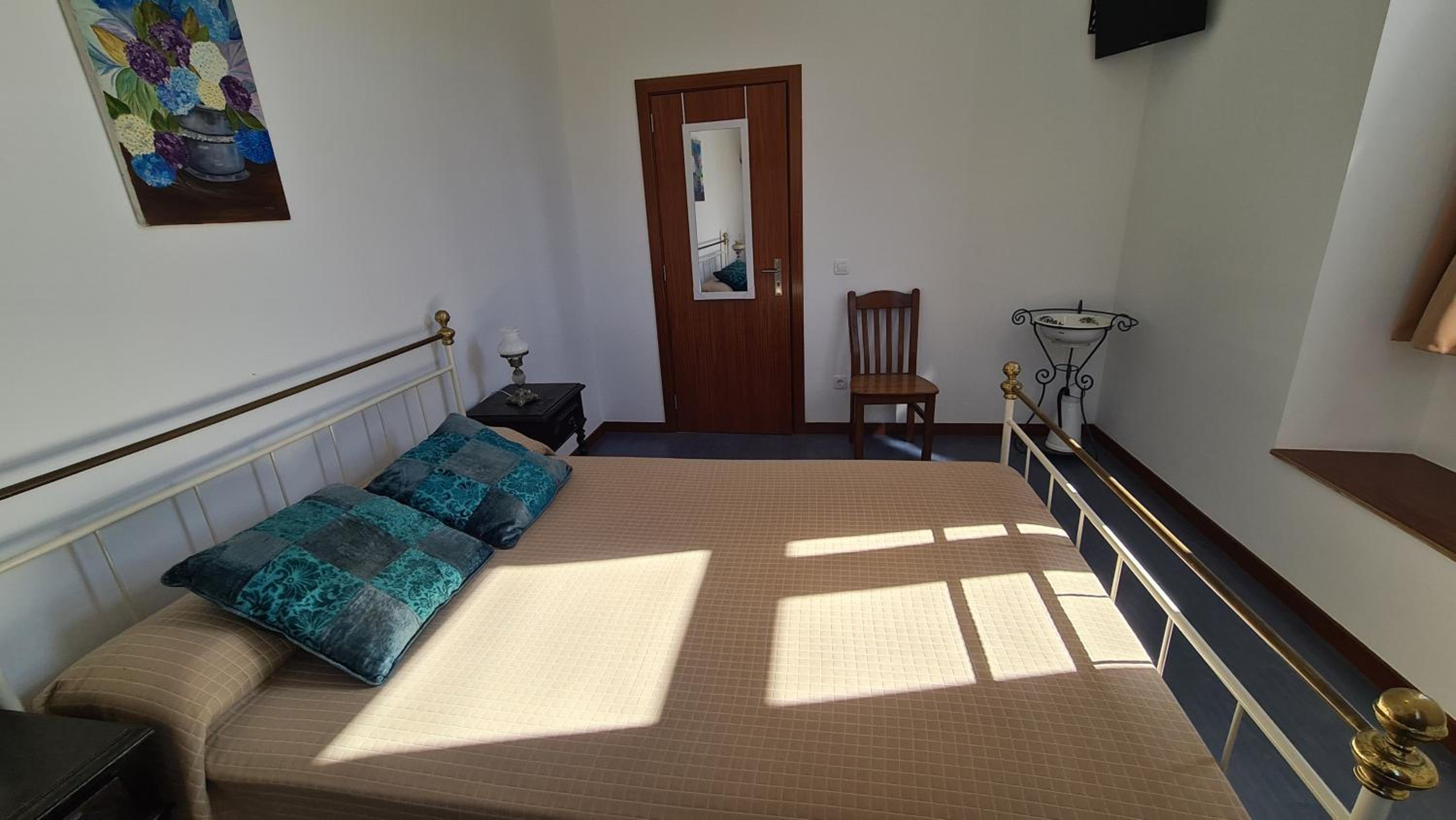 One-Bedroom Apartment - Photo 8